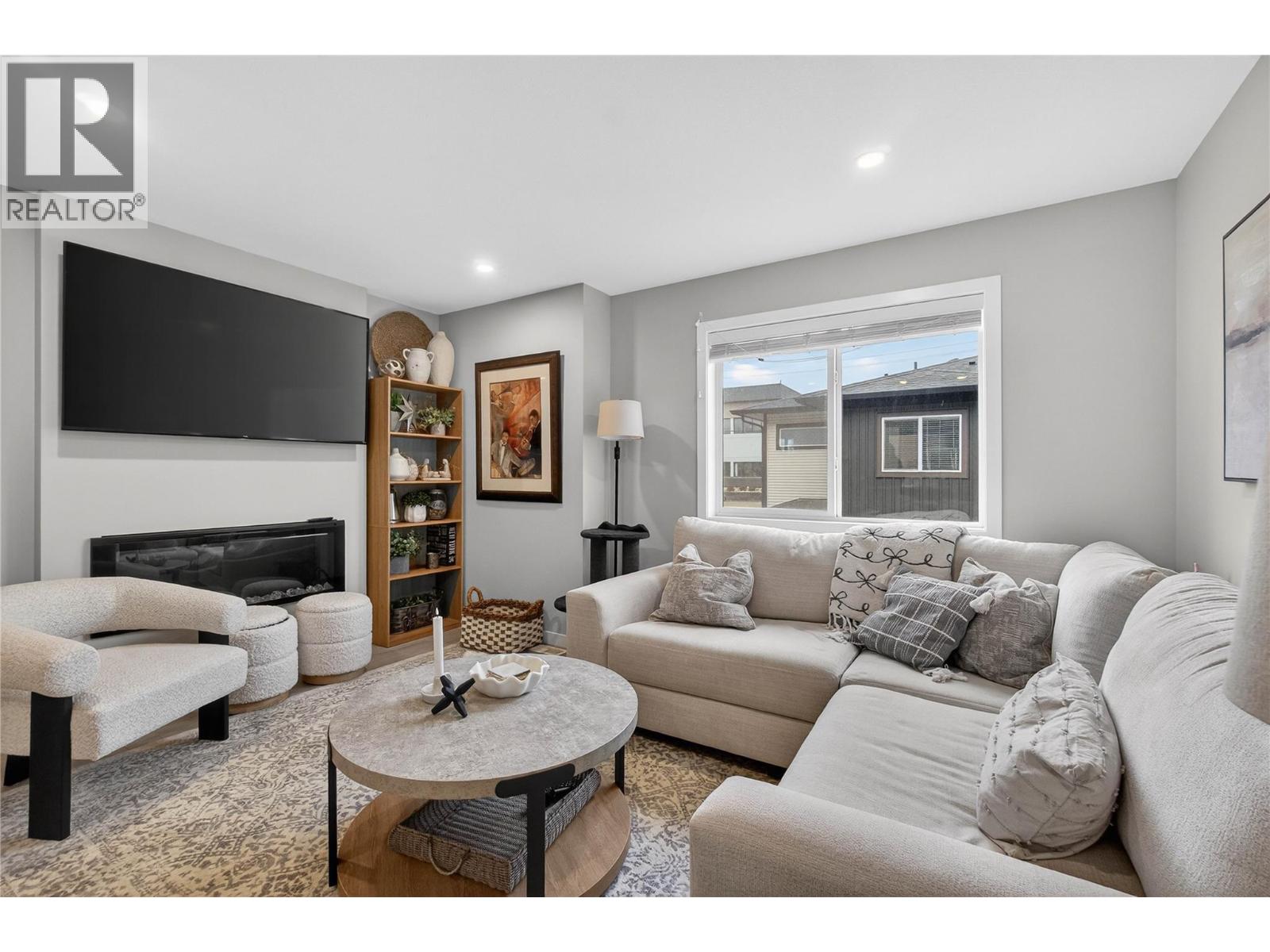 #9 2081 11 Avenue NE - 9