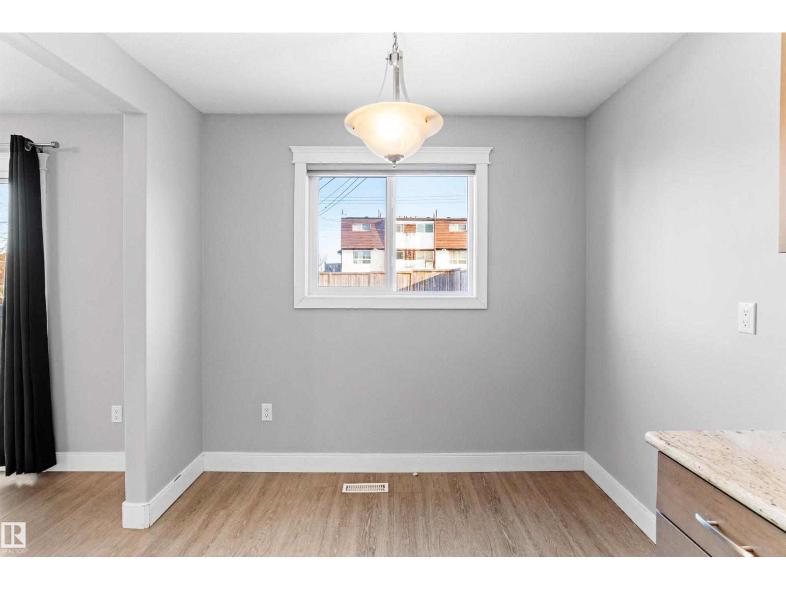 914 9 ST - 33