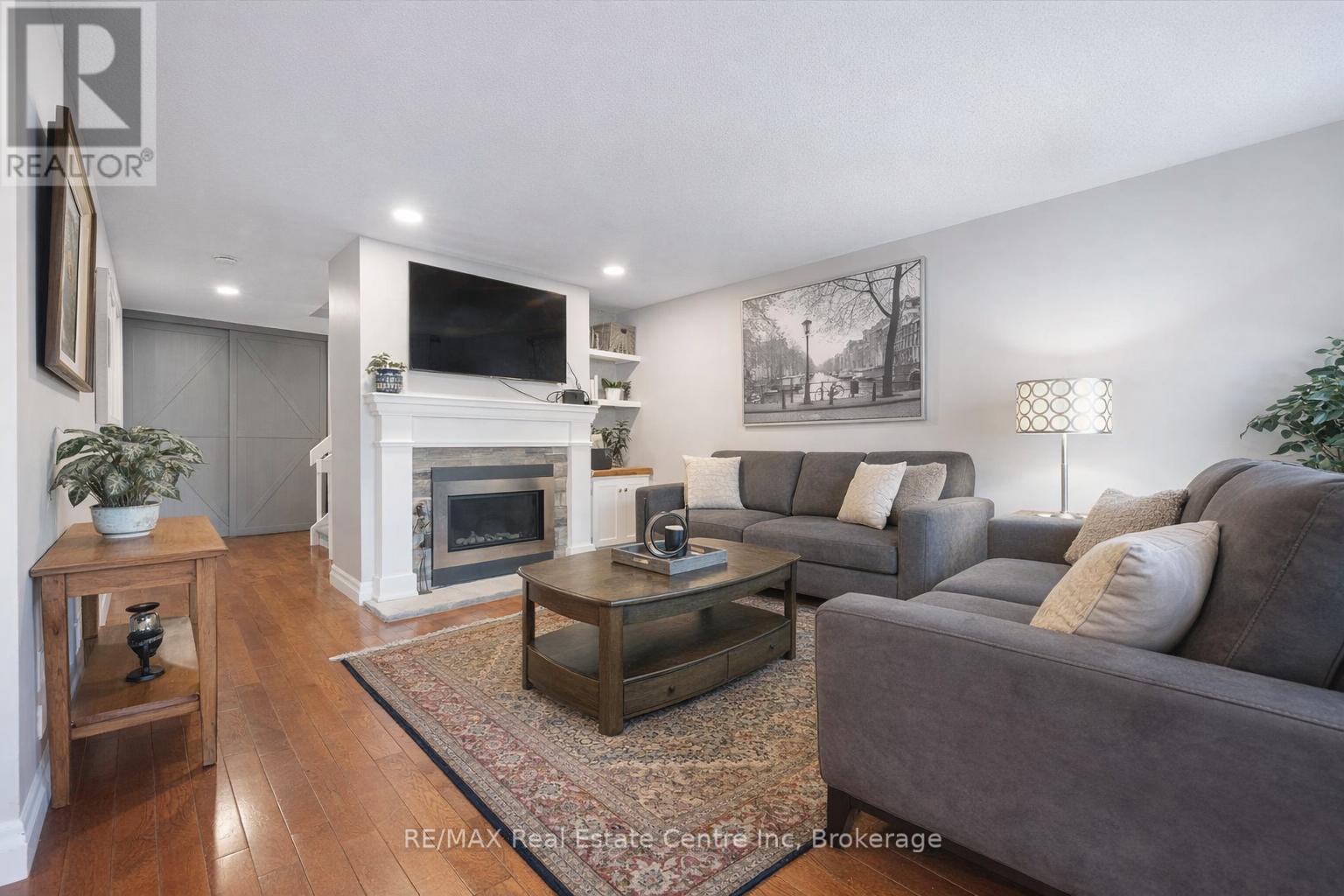 #3 106 WOODLAWN ROAD E - 1