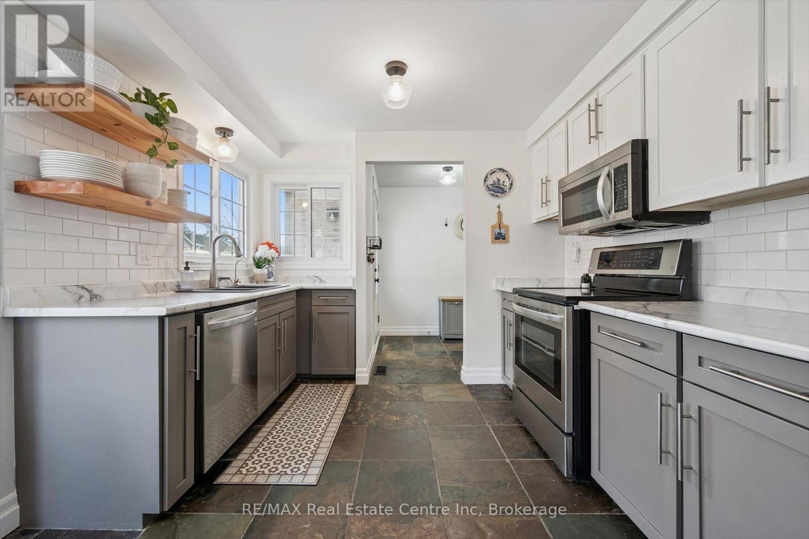 #3 106 WOODLAWN ROAD E - 6