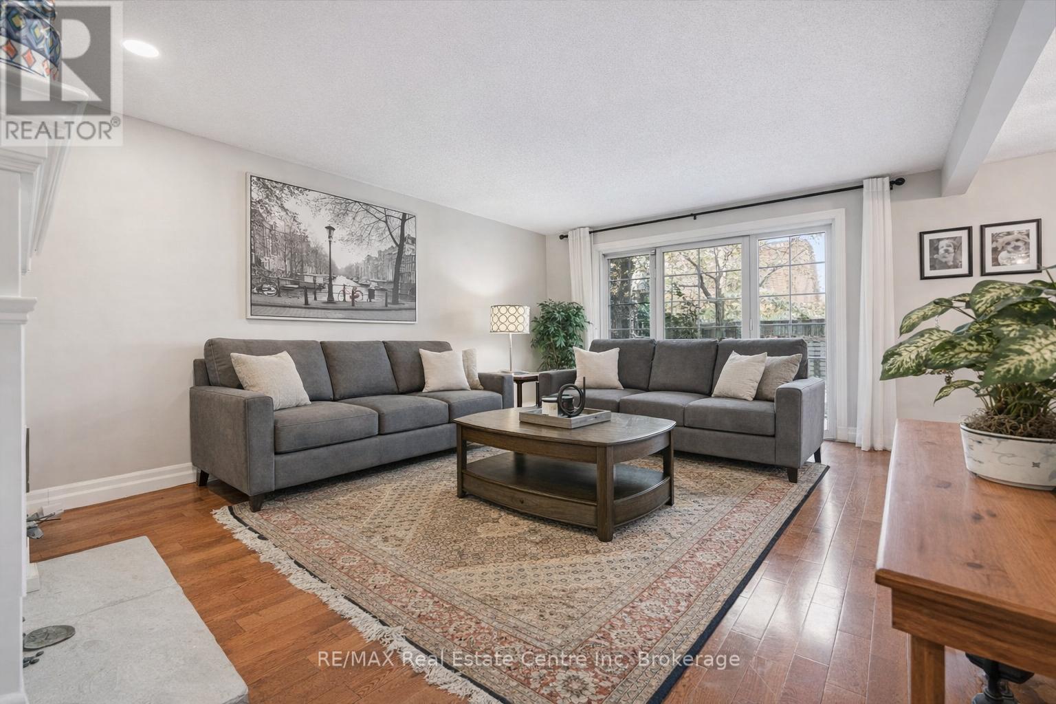 #3 106 WOODLAWN ROAD E - 9