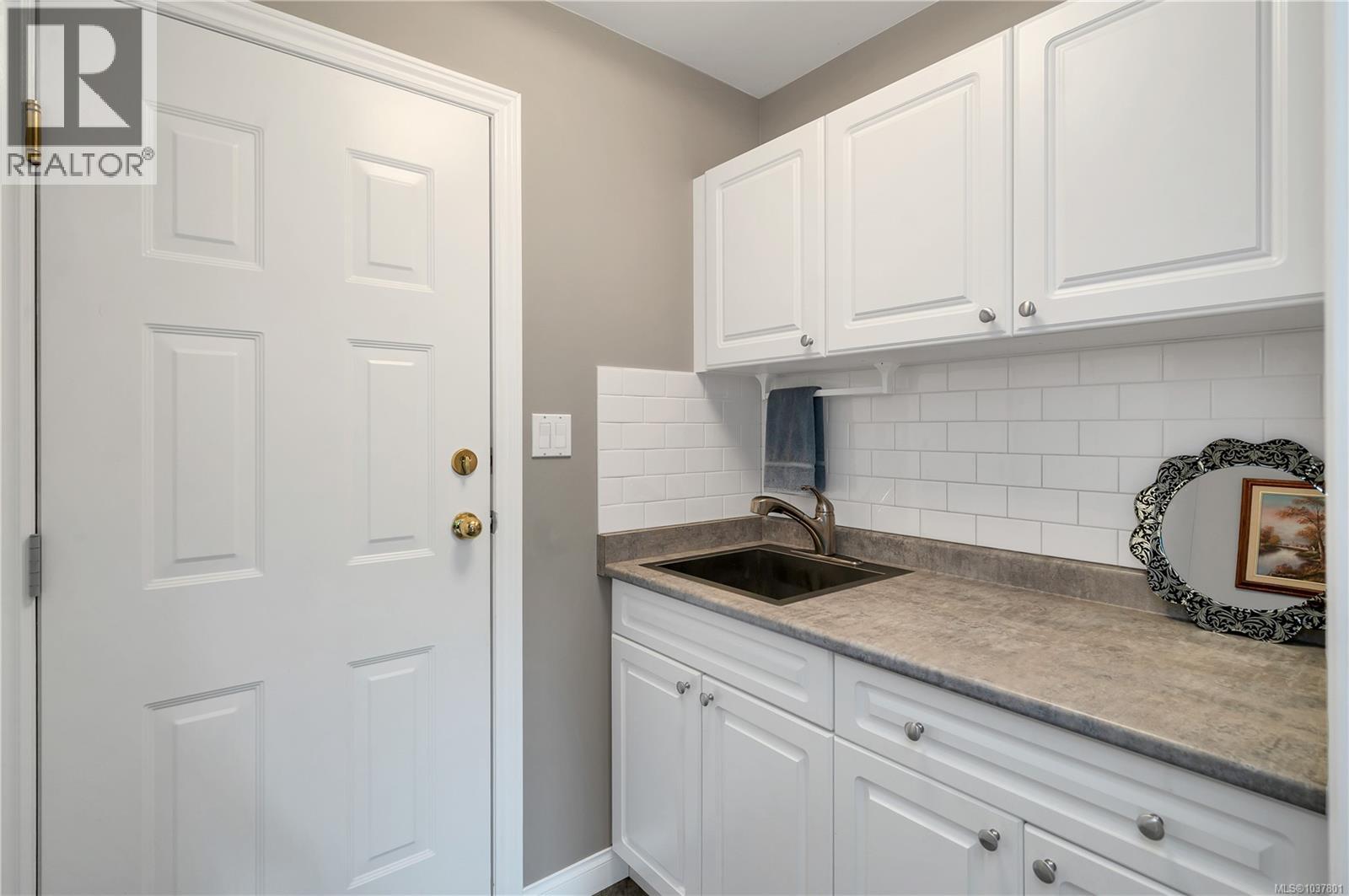 658 Windsor Pl, Campbell River