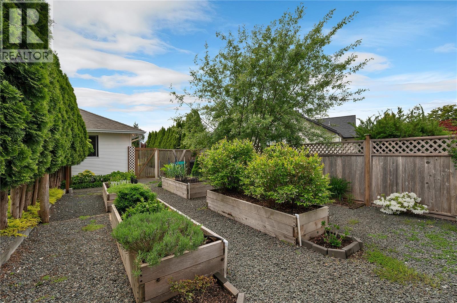 658 Windsor Pl, Campbell River