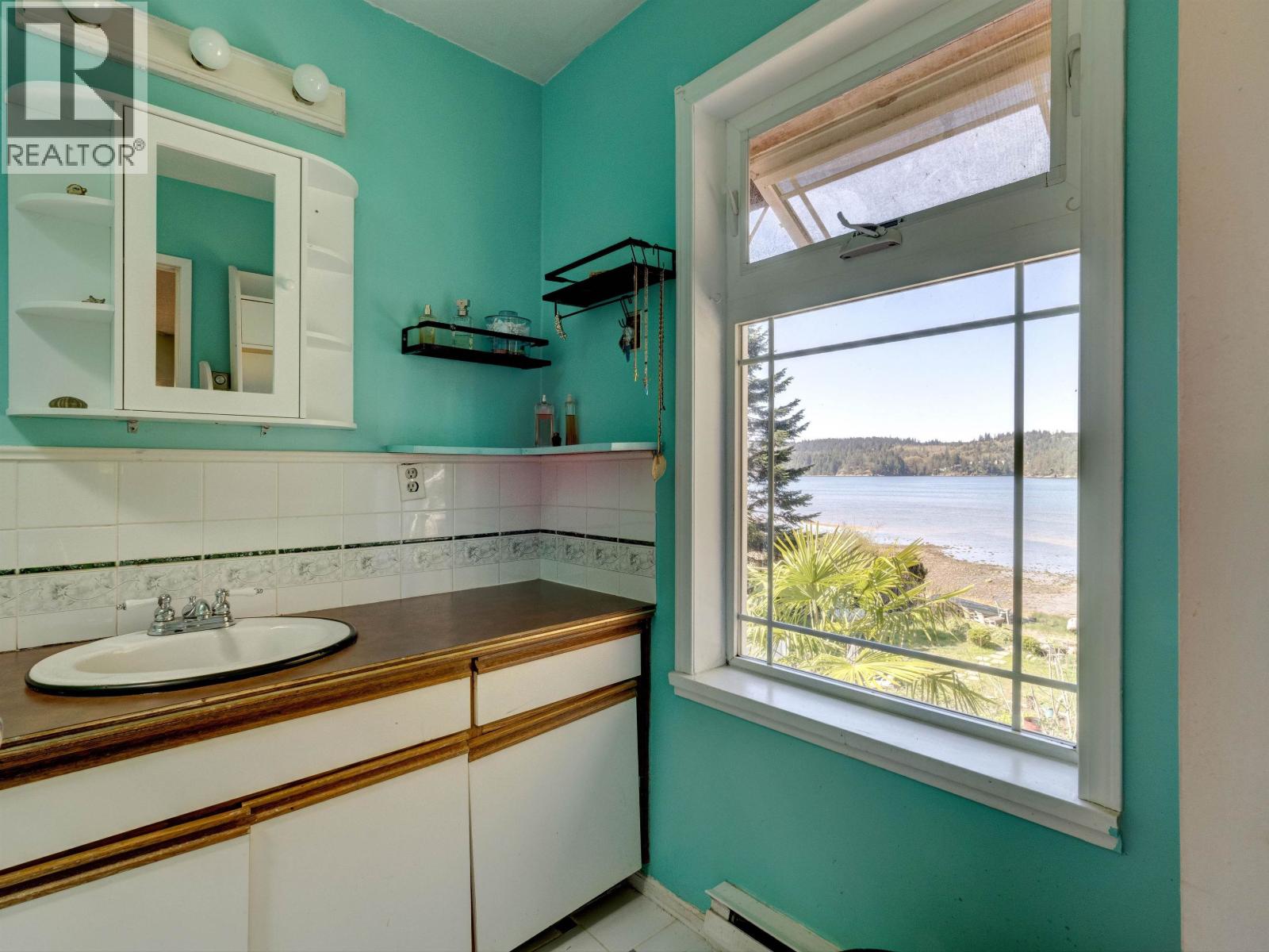 6279-6283 SECHELT INLET ROAD, Sechelt