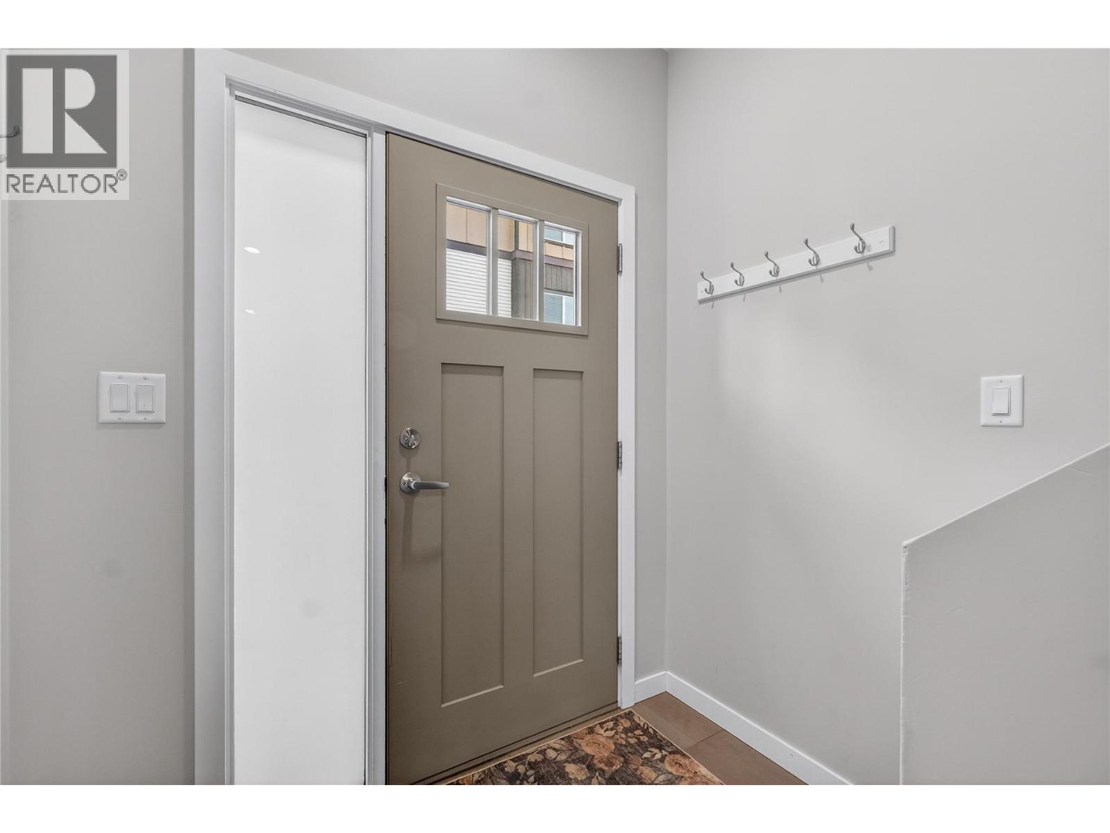 #12 2081 11 Avenue NE - 12
