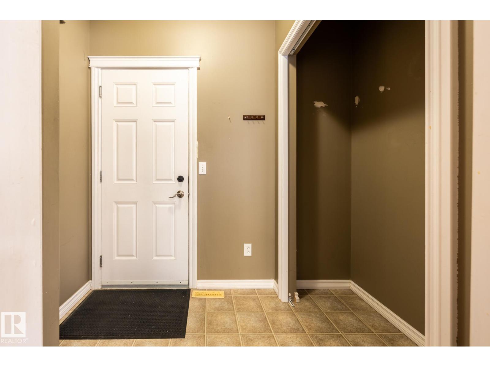 11622 11 AV SW - Image 2