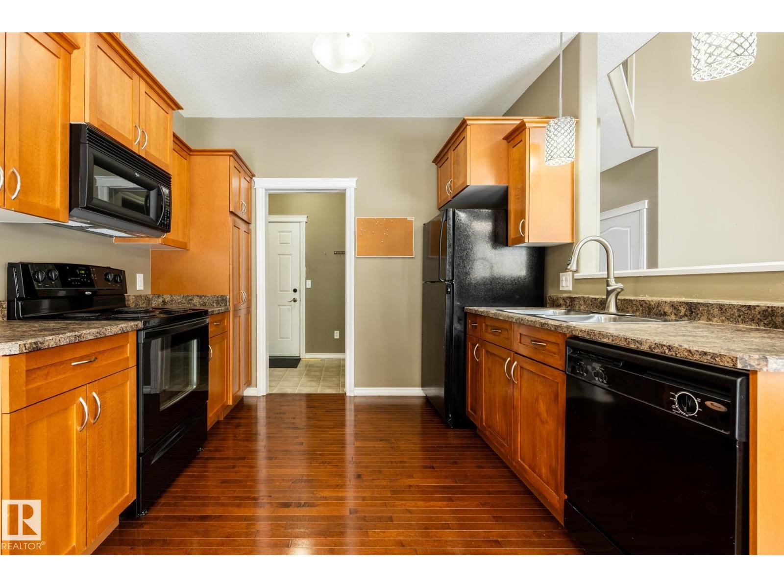 11622 11 AV SW - 8