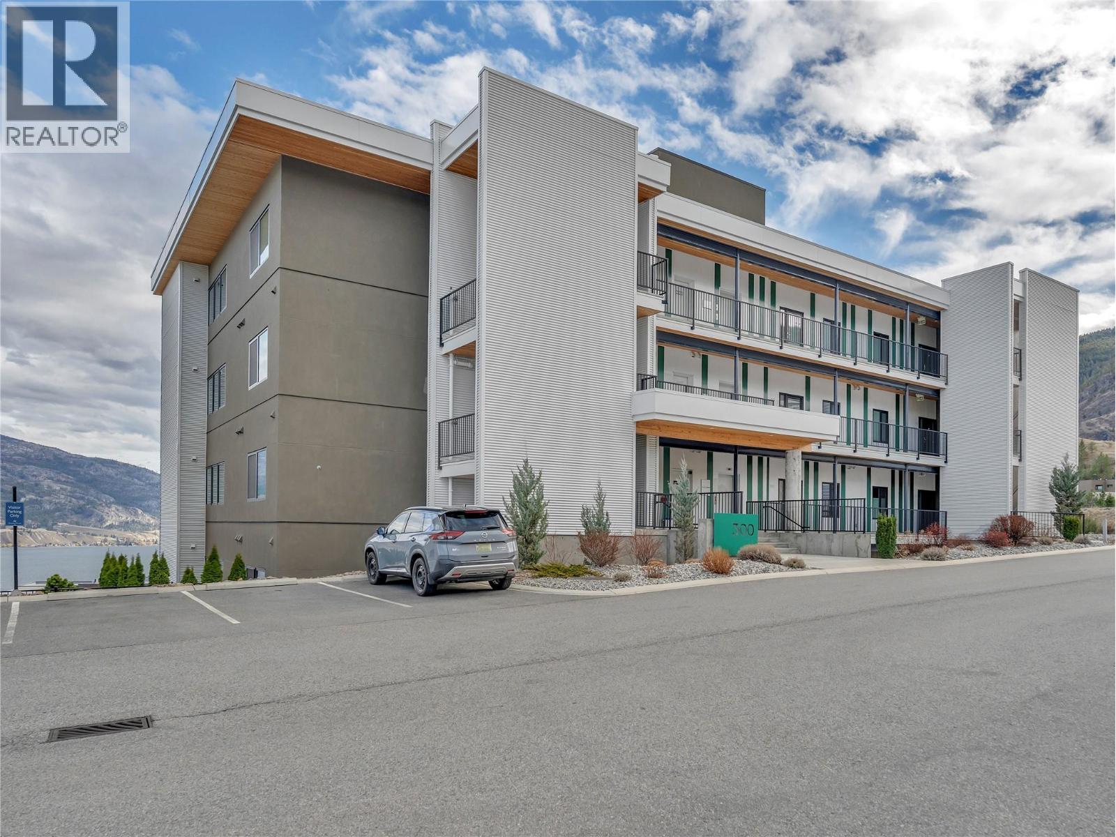 #322 300 VISTA Park - 30