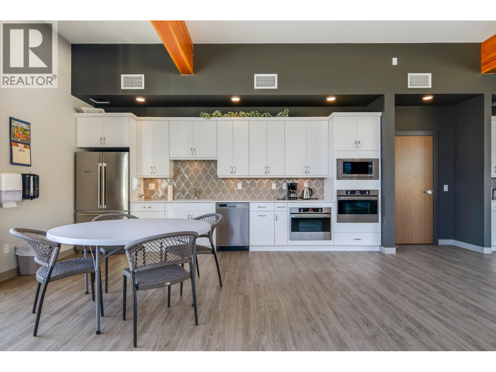 #322 300 VISTA Park - 36