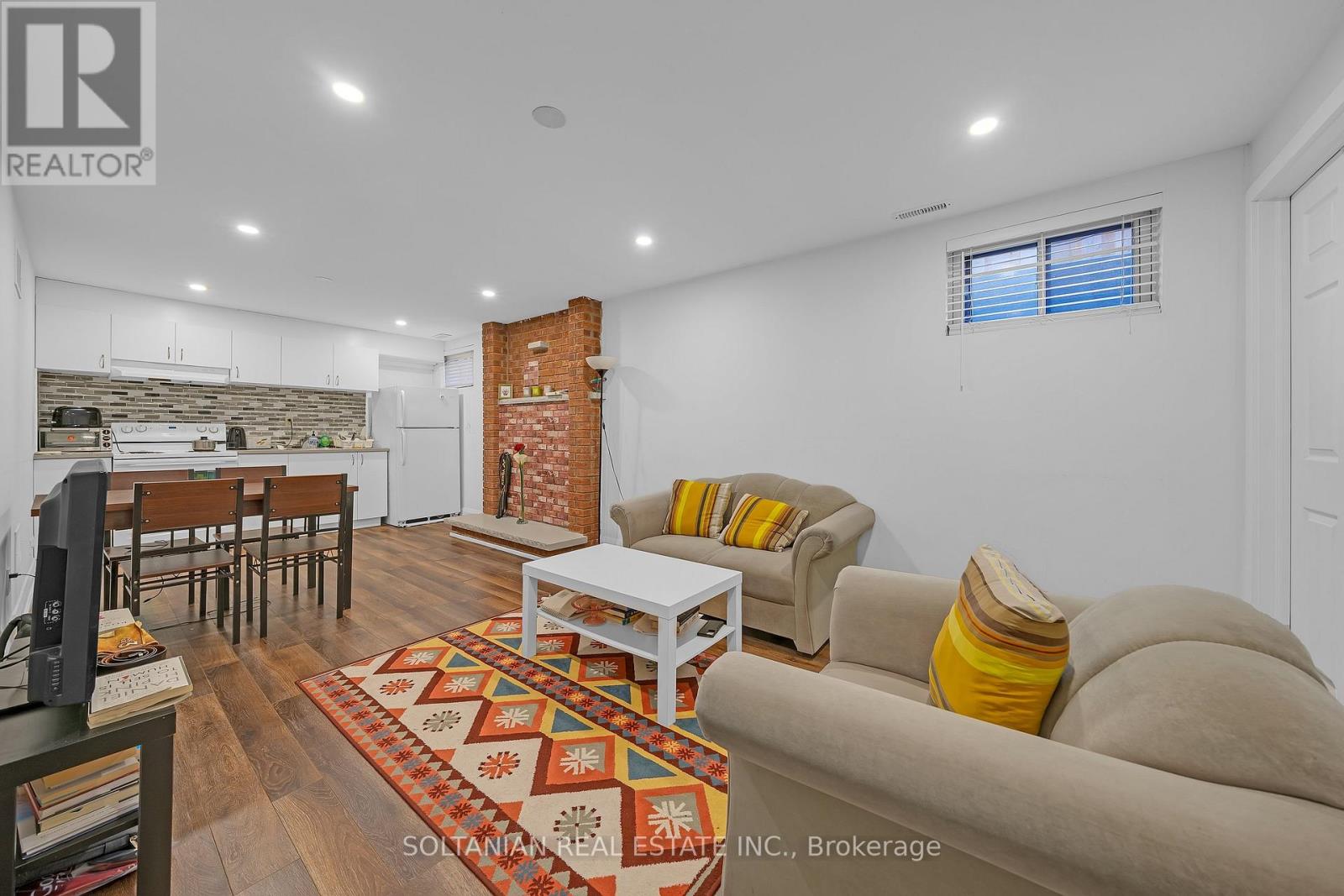 12 DORIAN PLACE - 40