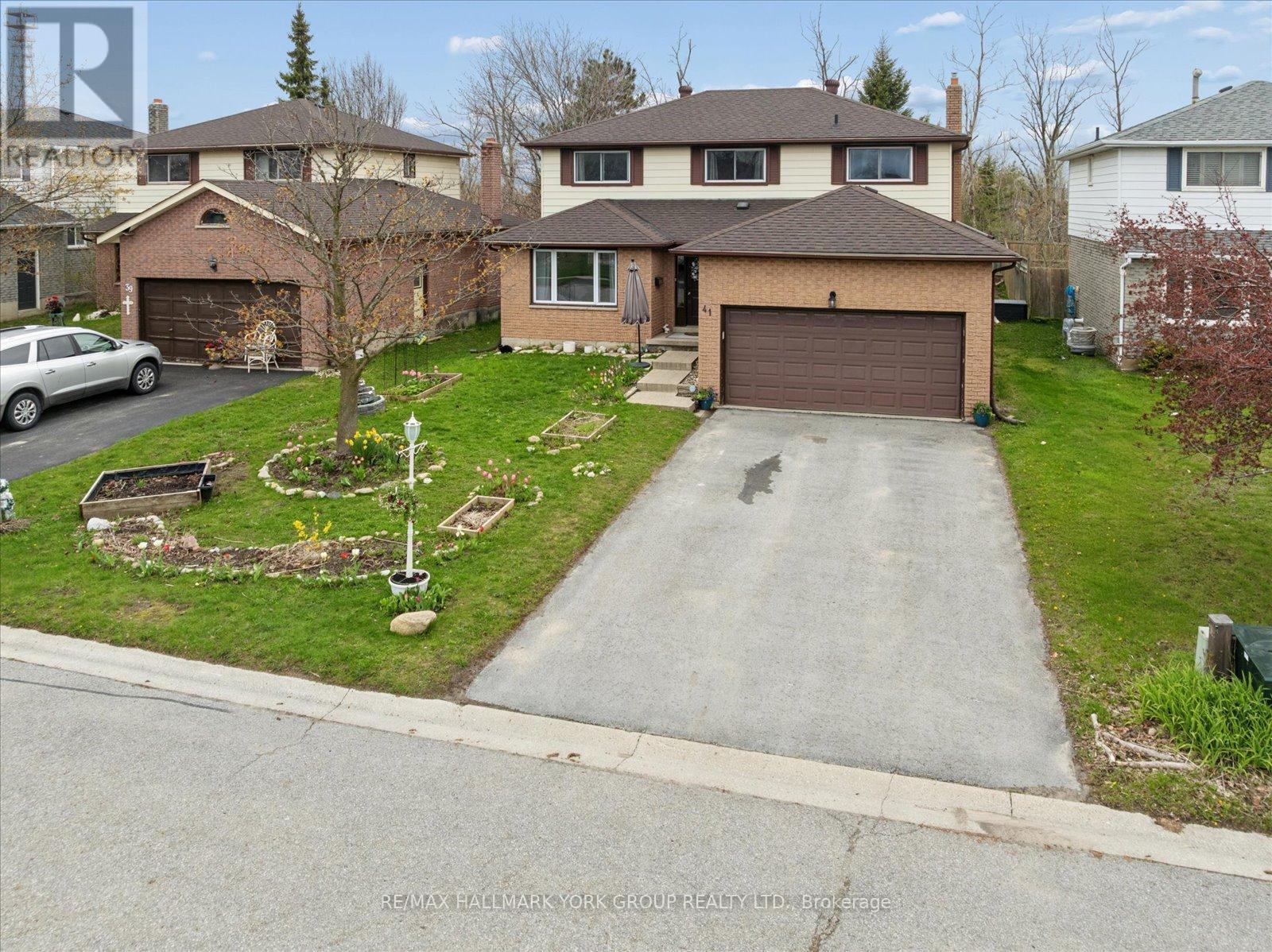 41 LAURENTIAN LANE - Image 2