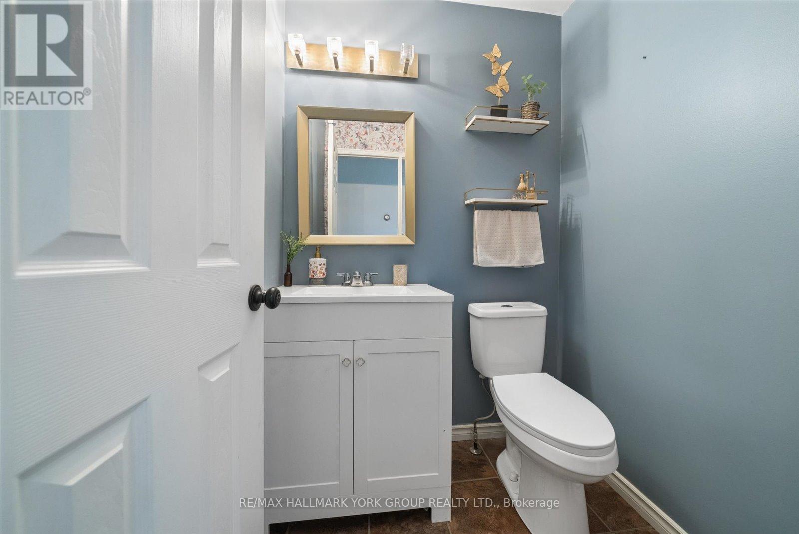 41 LAURENTIAN LANE - 23
