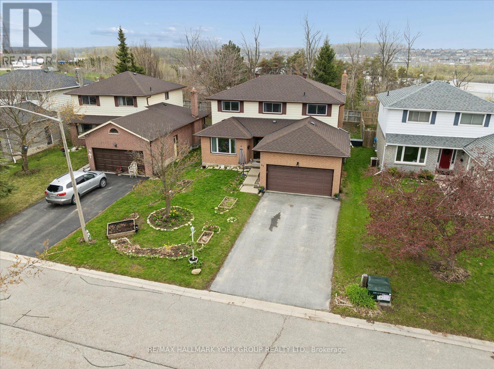 41 LAURENTIAN LANE - Image 3