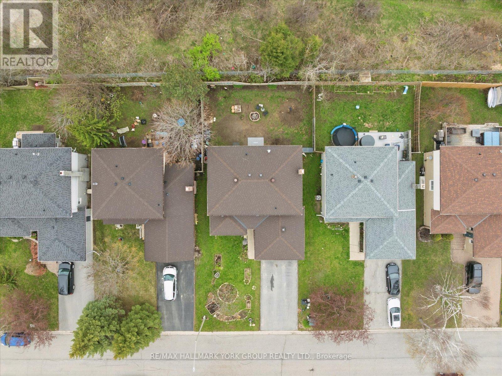 41 LAURENTIAN LANE - 45