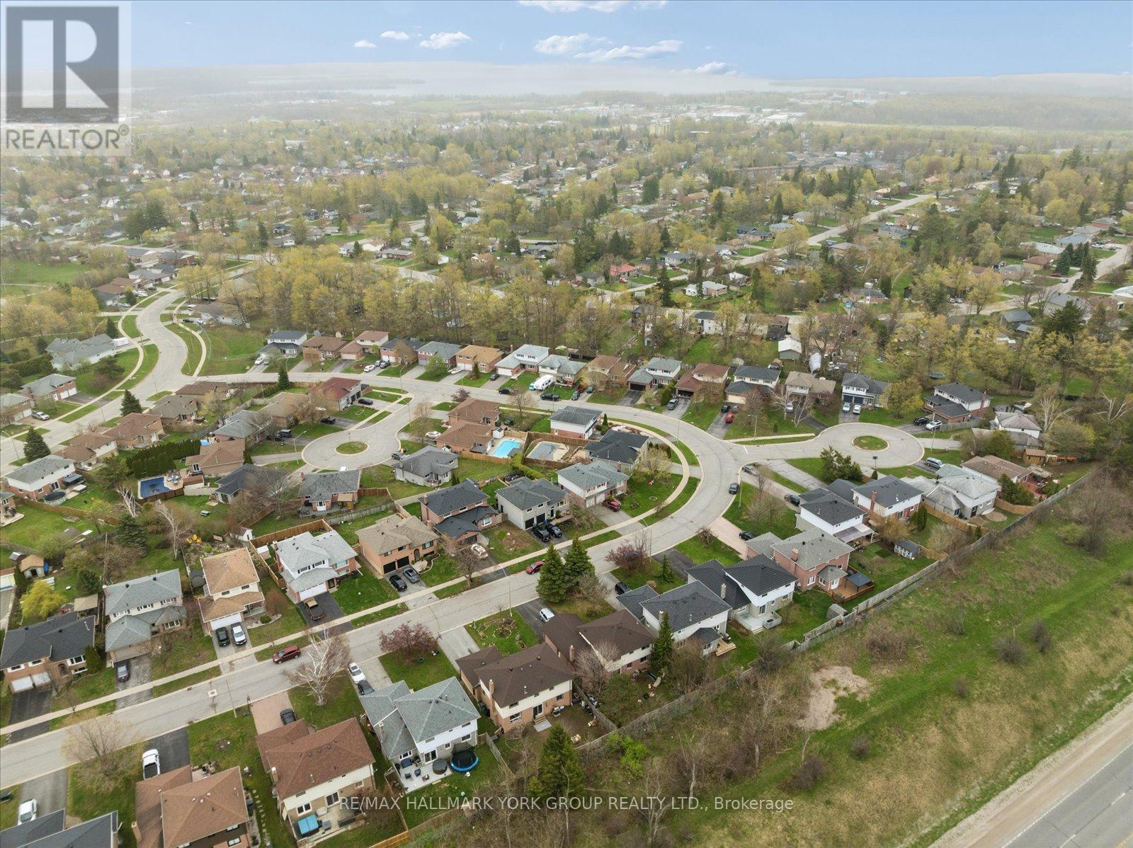 41 LAURENTIAN LANE - 49
