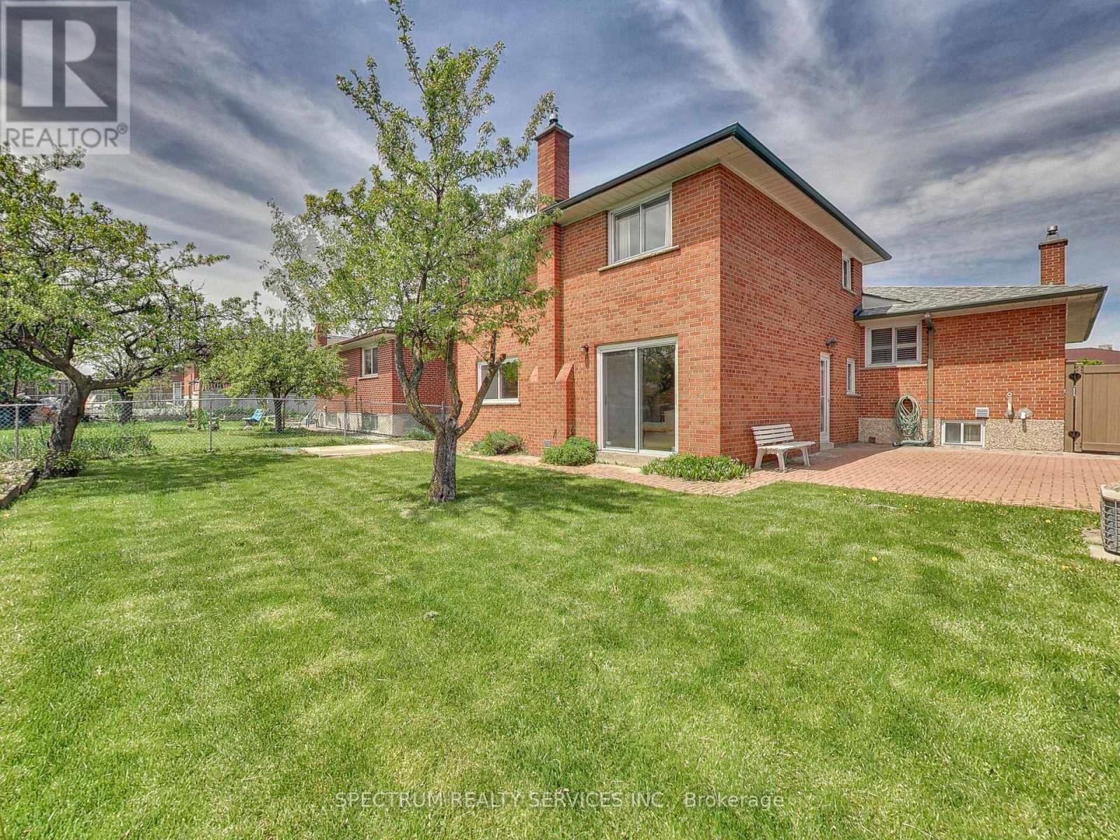56 BLACKSMITH CRESCENT - 32