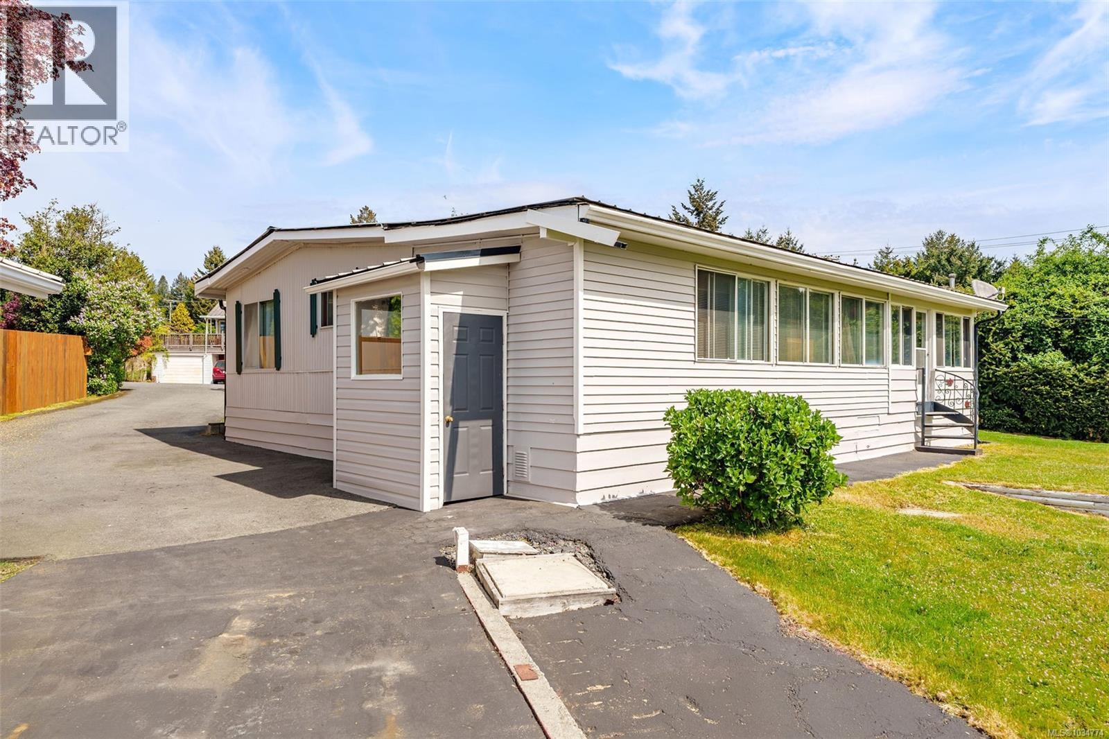 2468 Glenn Pl, Nanoose Bay