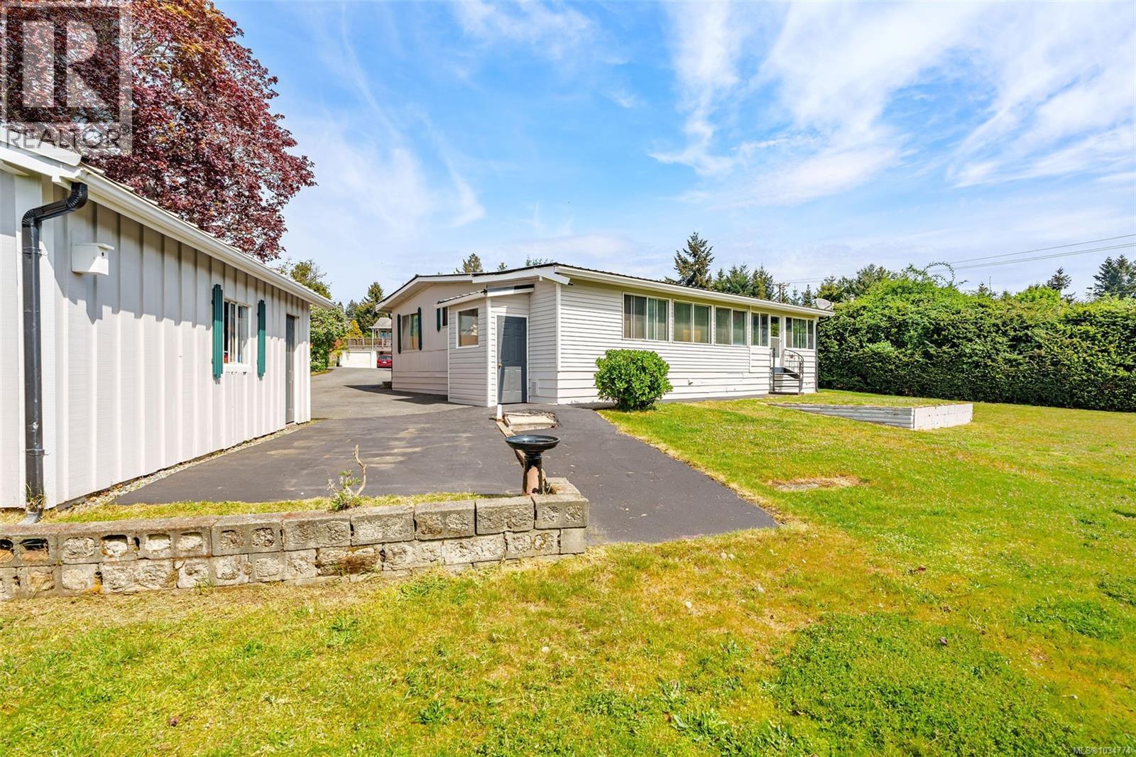 2468 Glenn Pl, Nanoose Bay