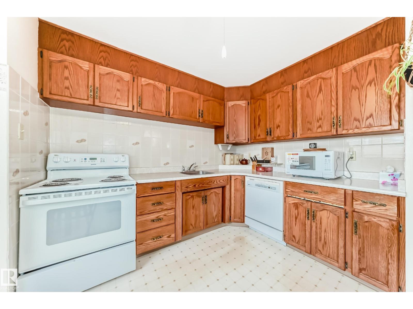16331 109 AV NW - 8