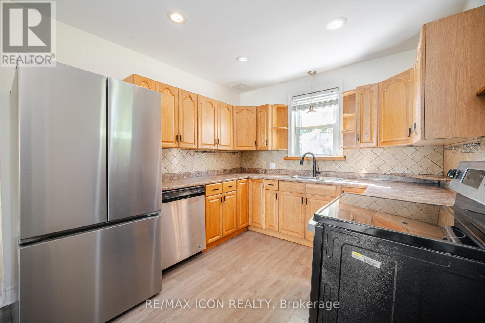 64 SHELDON AVENUE N - 5