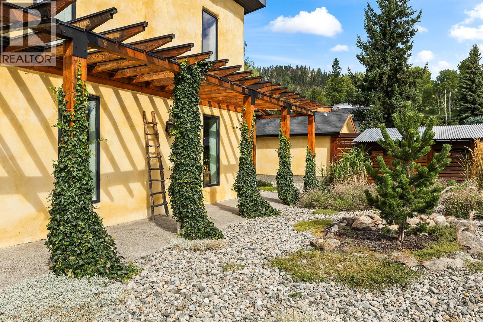6226 Sanderson Avenue, Peachland