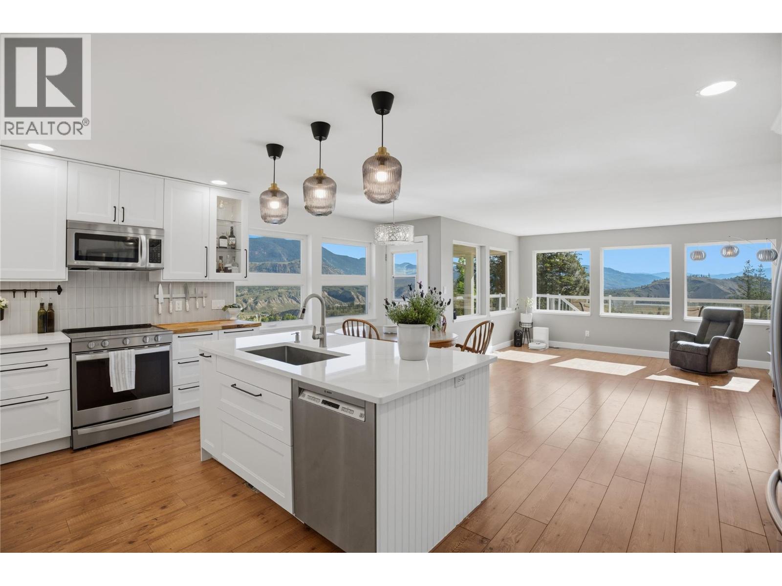 4724 Uplands Drive - 2