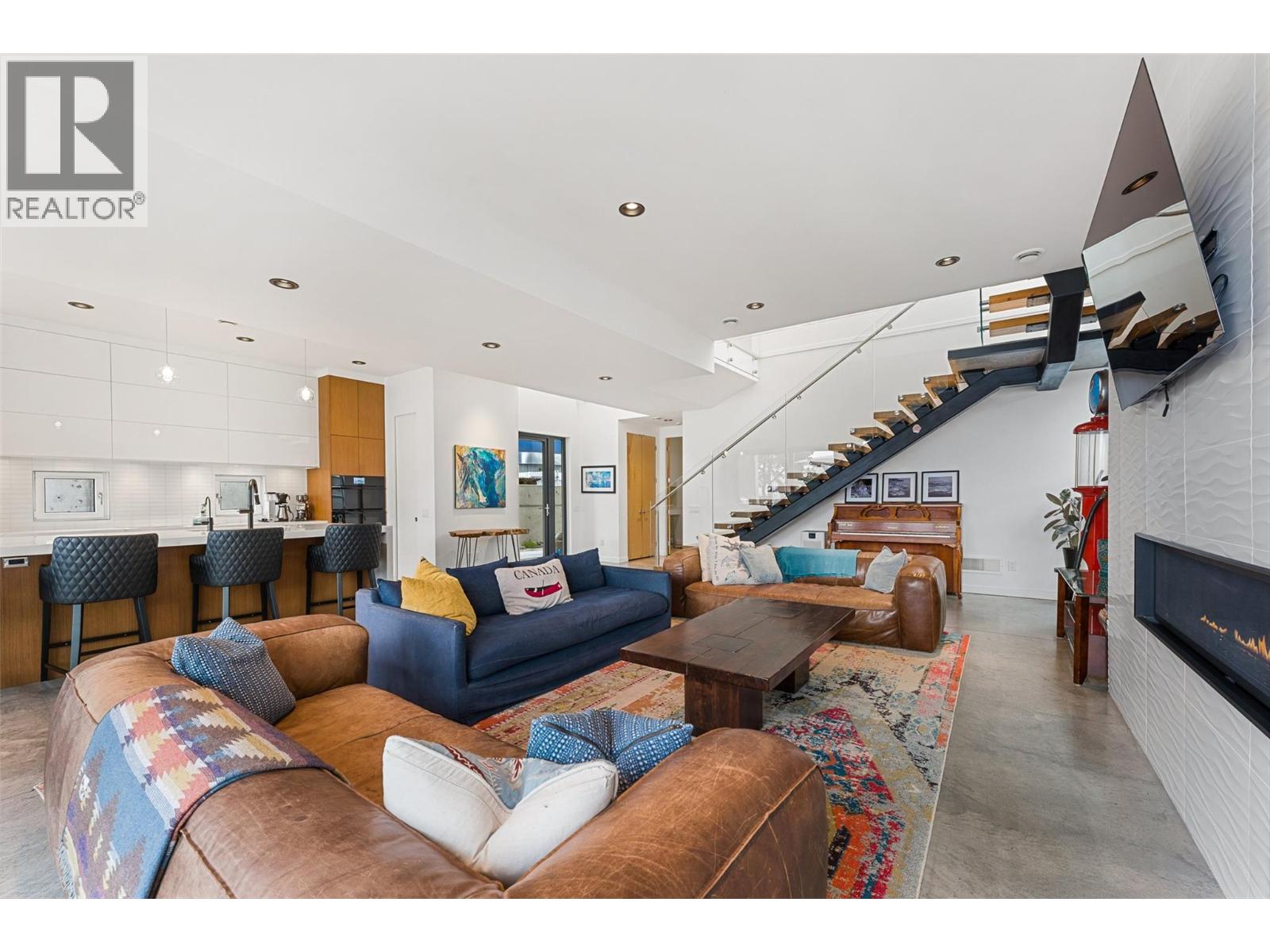 824 Manhattan Drive, Kelowna