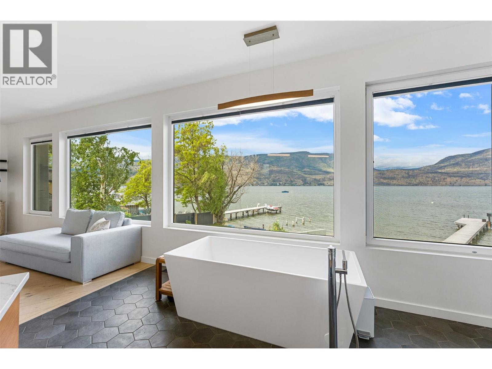 824 Manhattan Drive, Kelowna