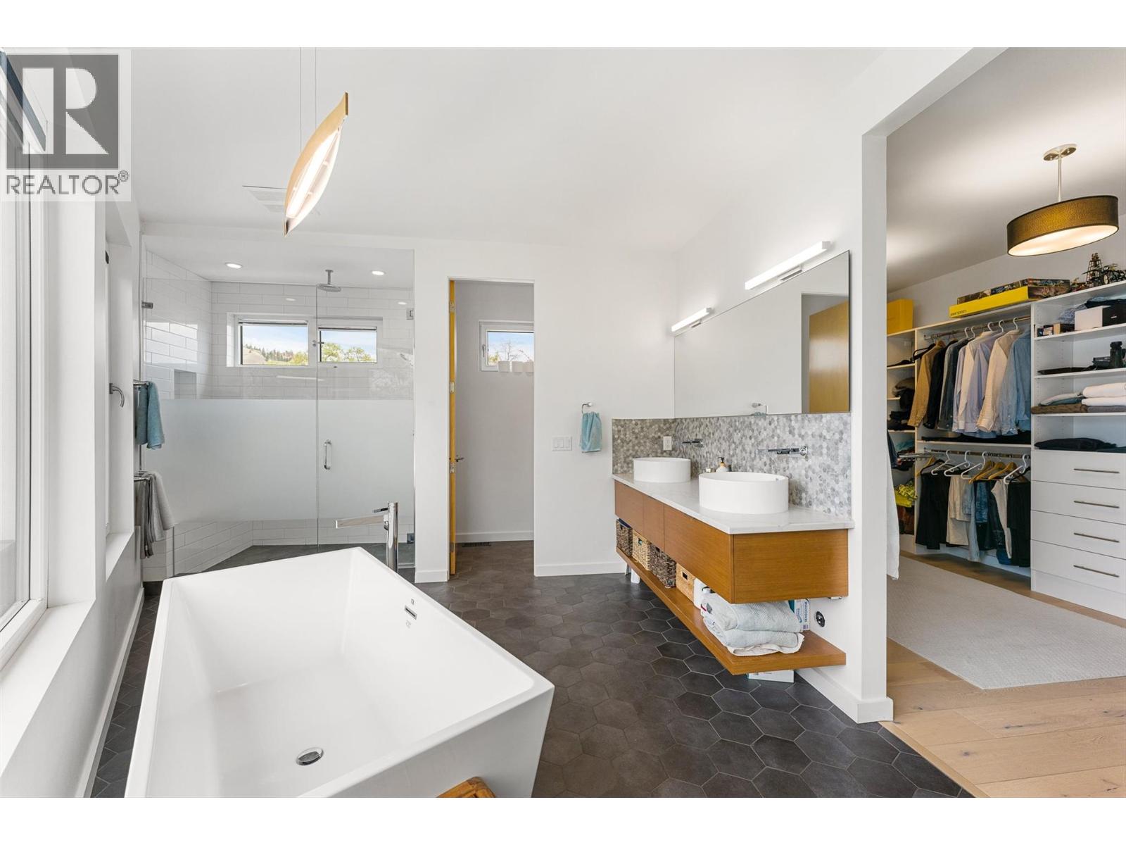 824 Manhattan Drive, Kelowna