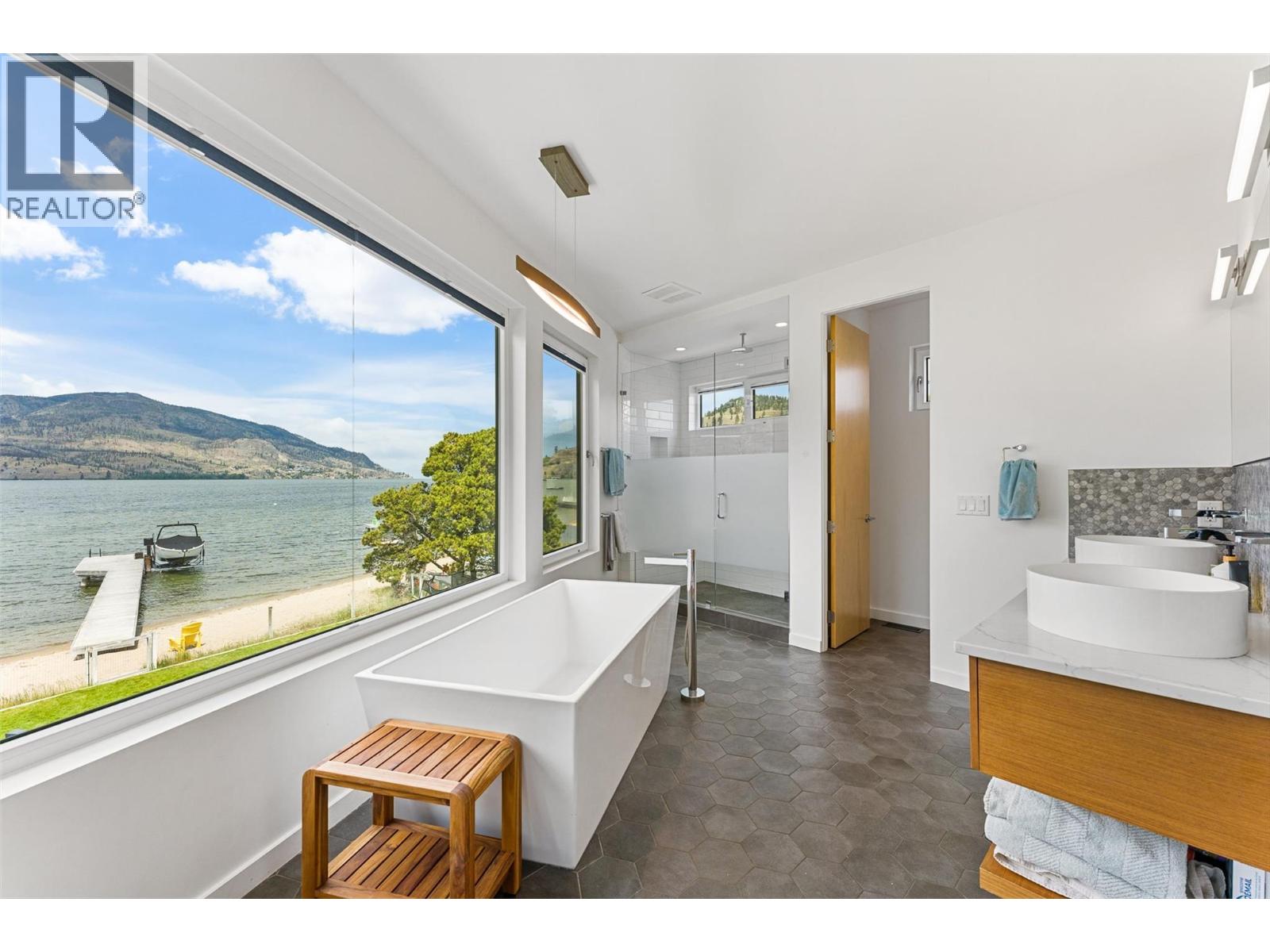 824 Manhattan Drive, Kelowna