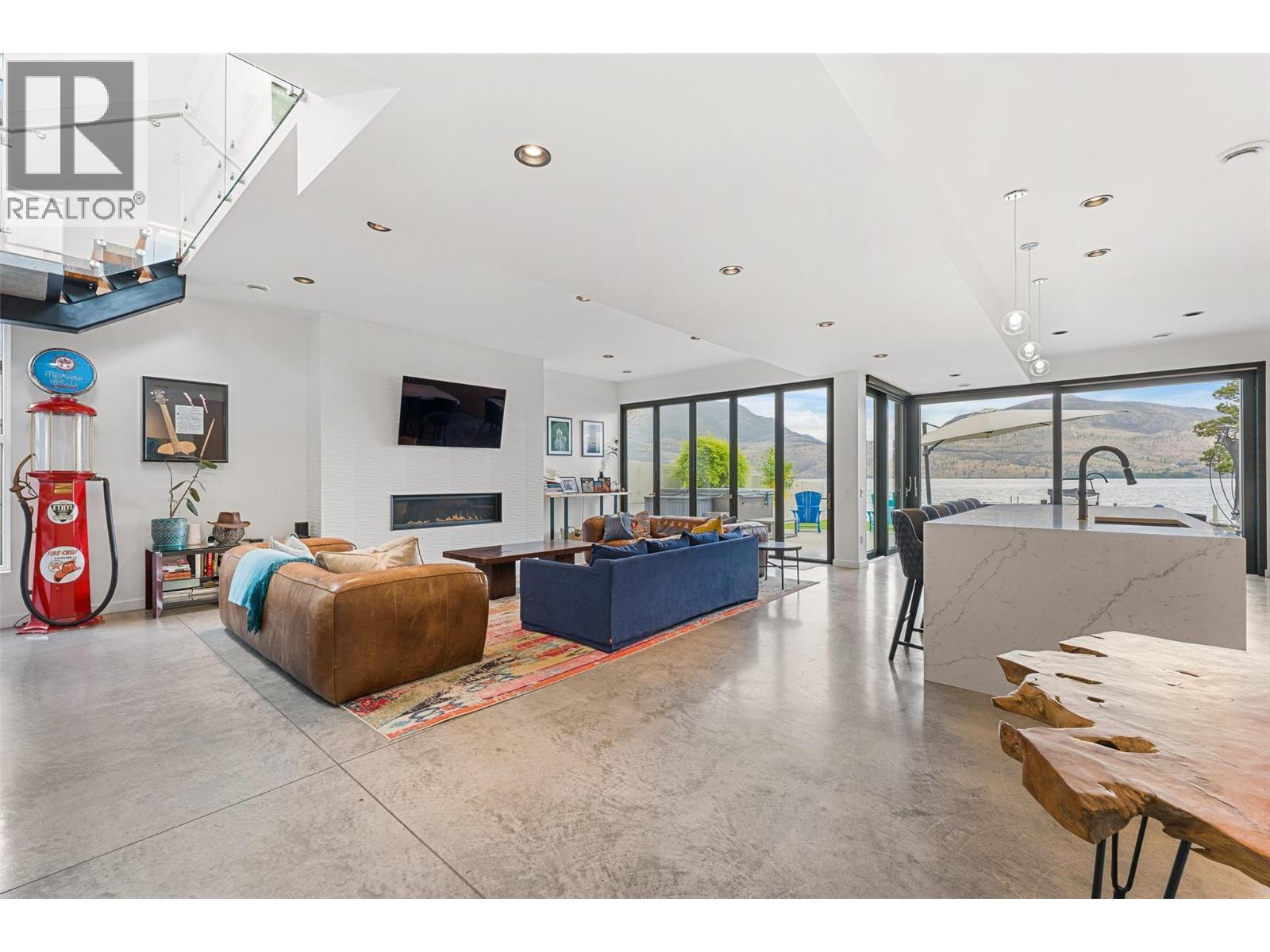 824 Manhattan Drive, Kelowna