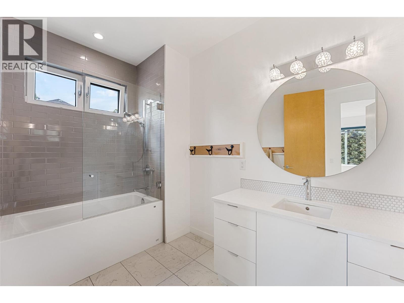 824 Manhattan Drive, Kelowna