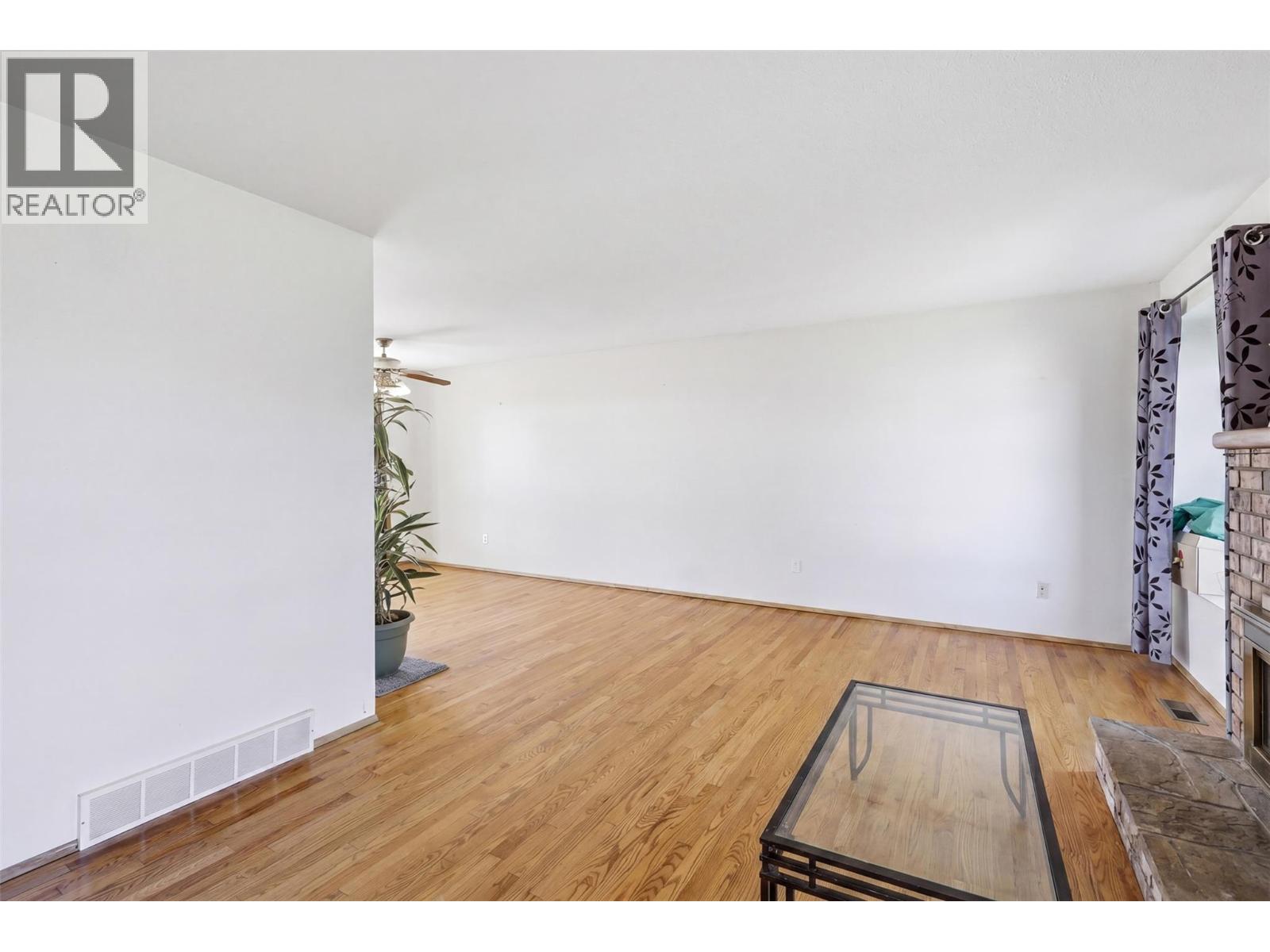 691 RICHMOND Avenue - 7