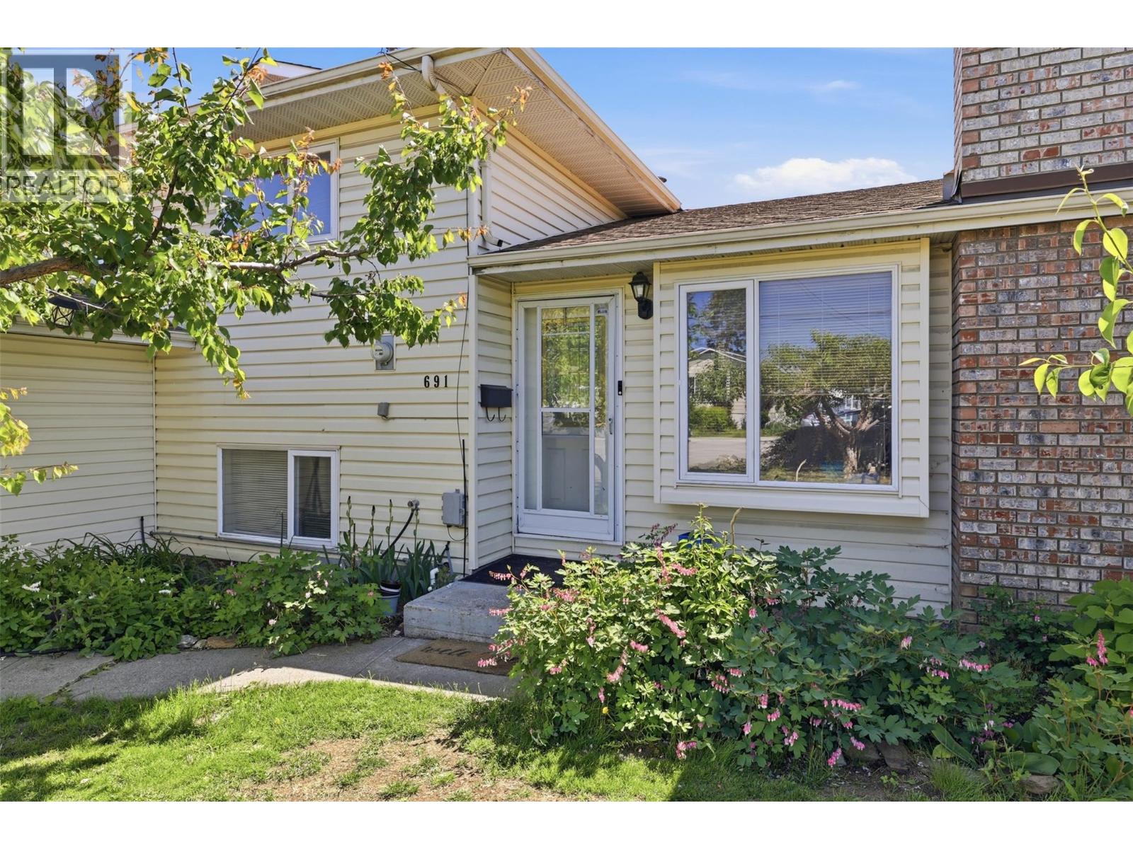 691 RICHMOND Avenue - 4