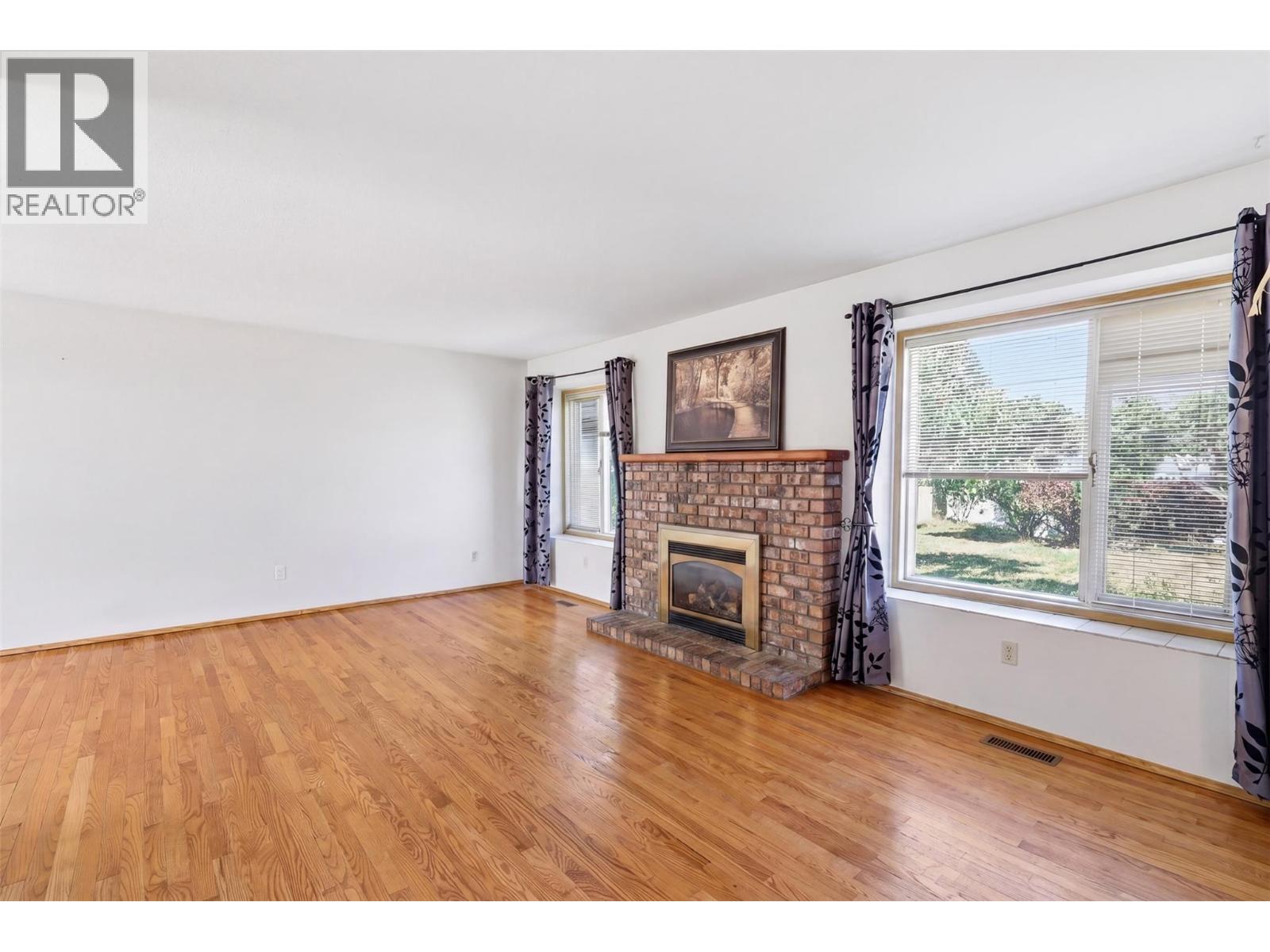691 RICHMOND Avenue - 6