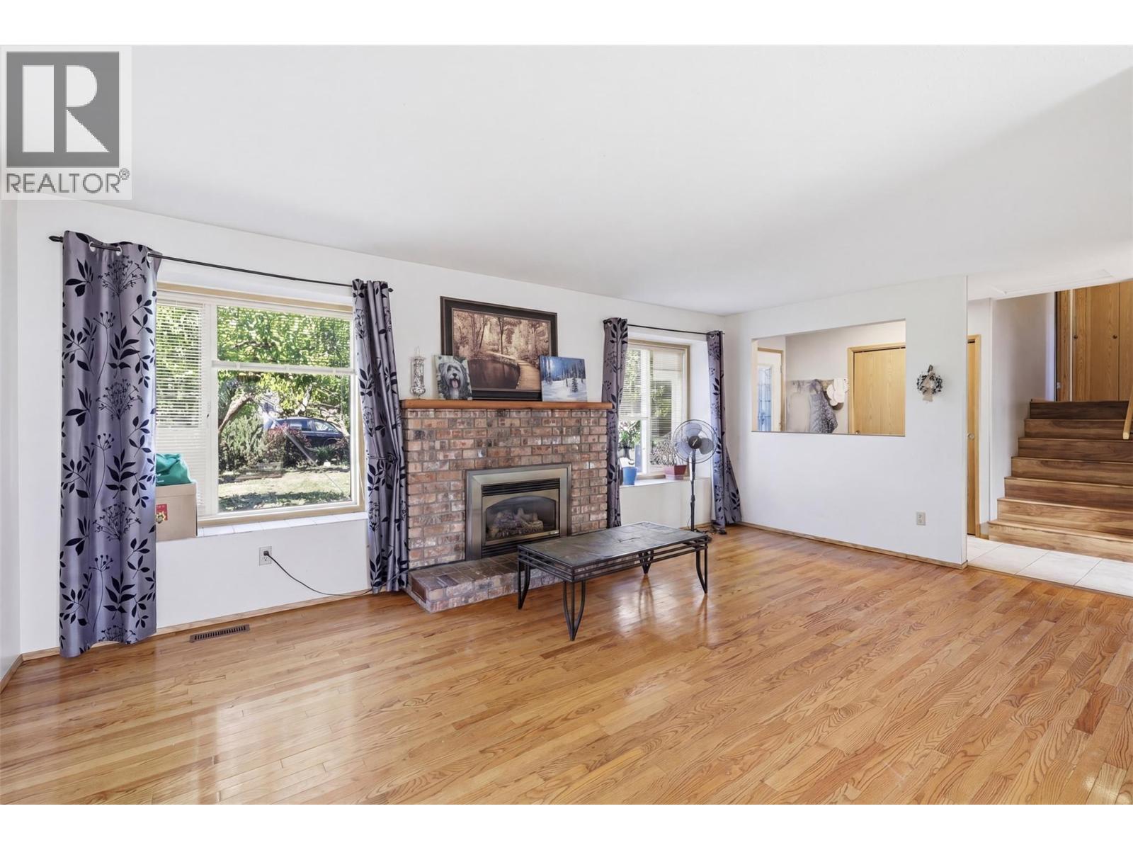 691 RICHMOND Avenue - 8