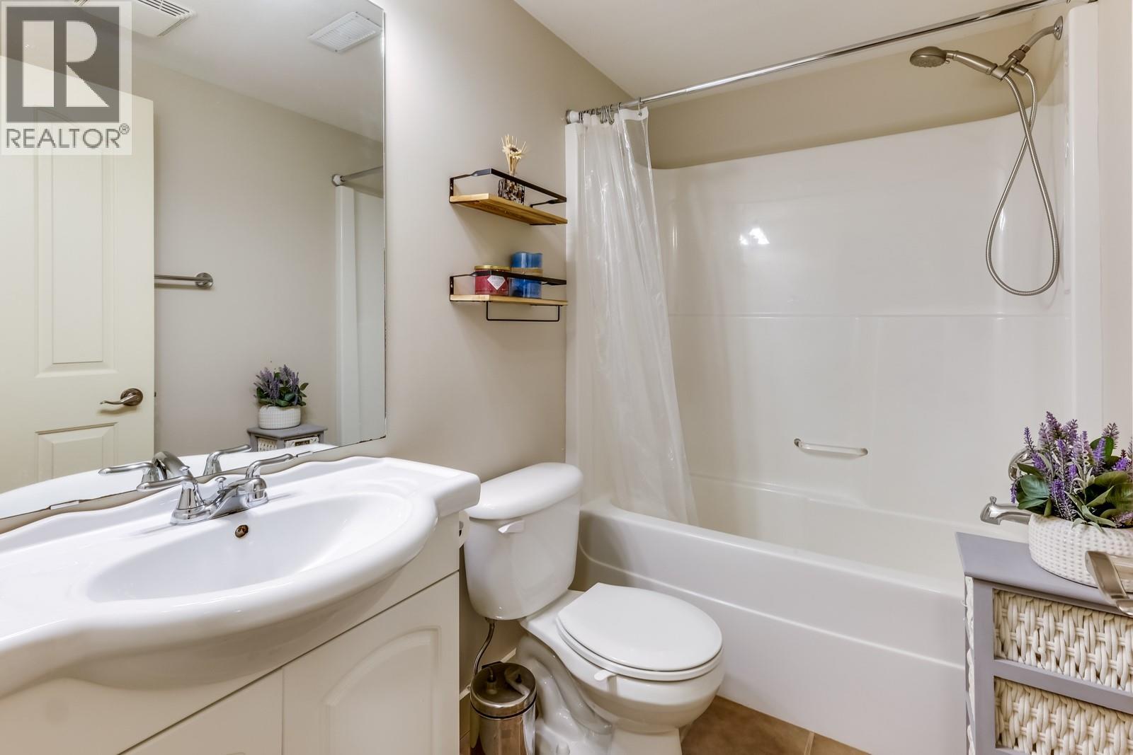  688 Almandine Court, Kelowna