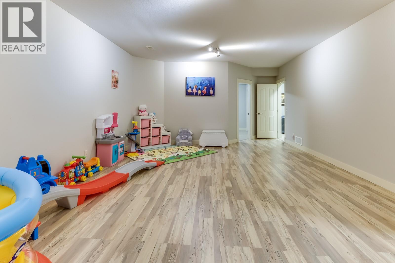  688 Almandine Court, Kelowna