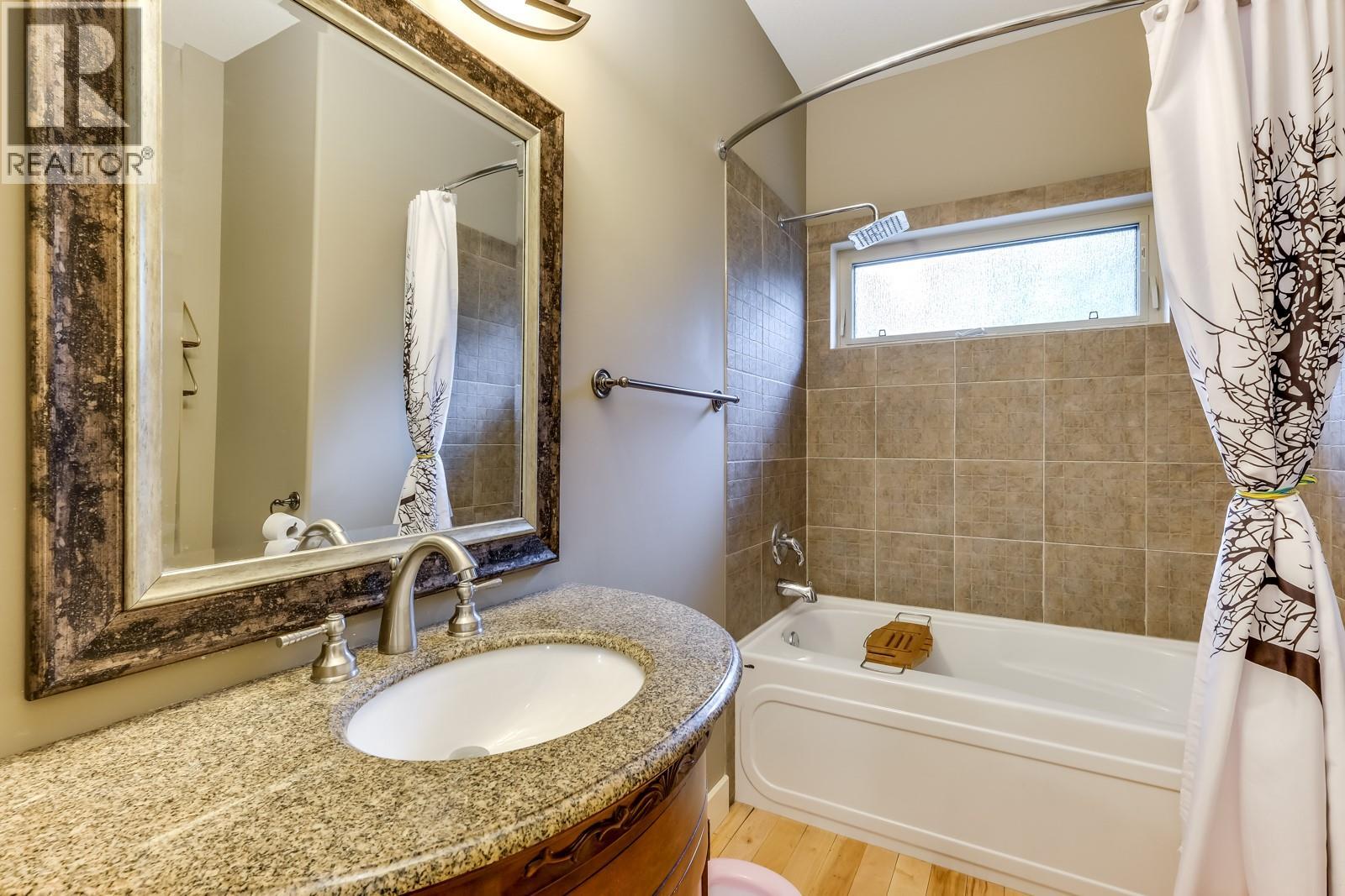  688 Almandine Court, Kelowna