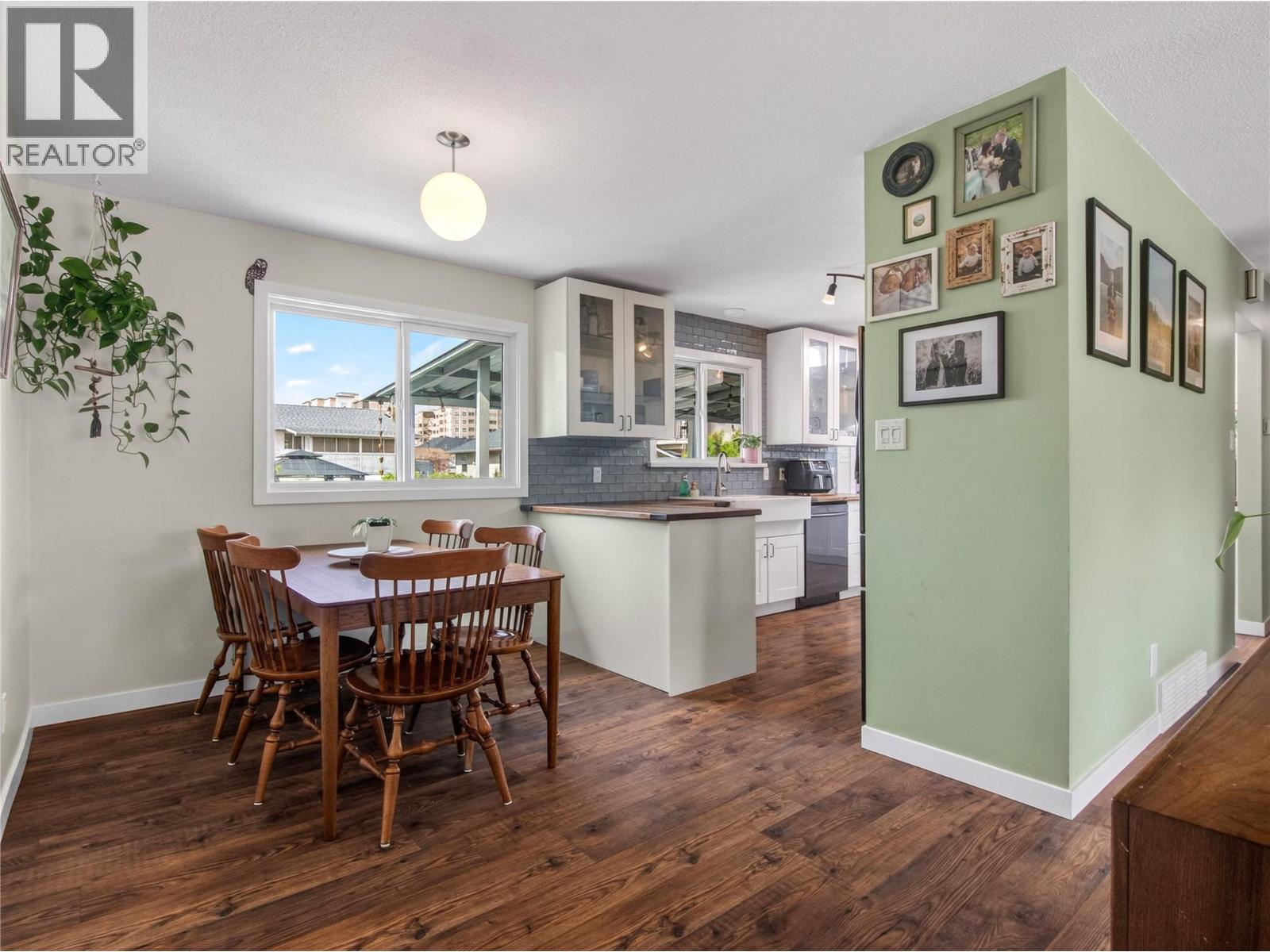 165 McCulloch Drive - 7