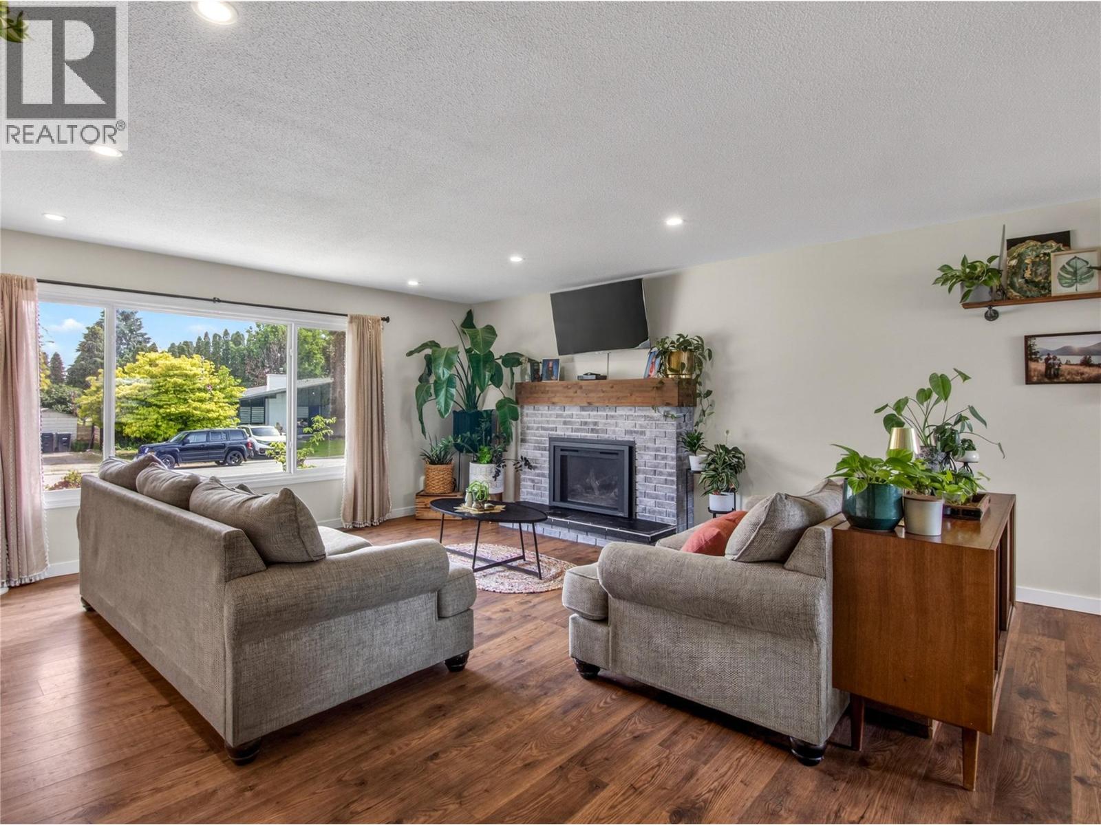 165 McCulloch Drive - 3