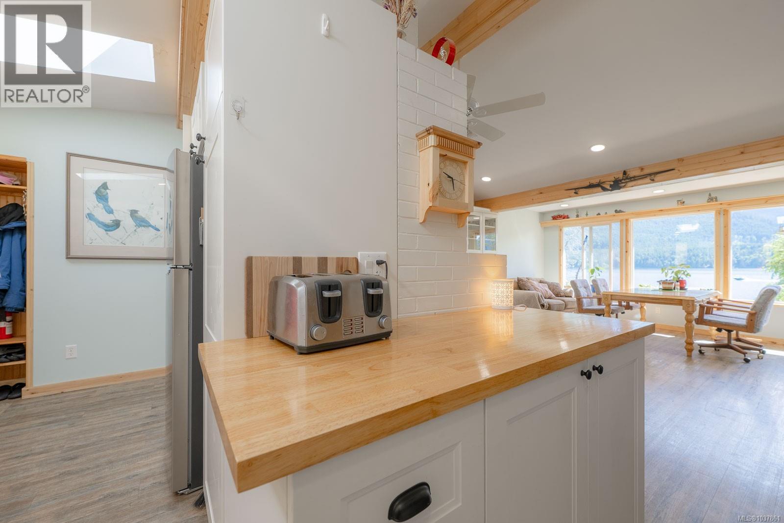 9242 Stirling Arm Dr, Port Alberni