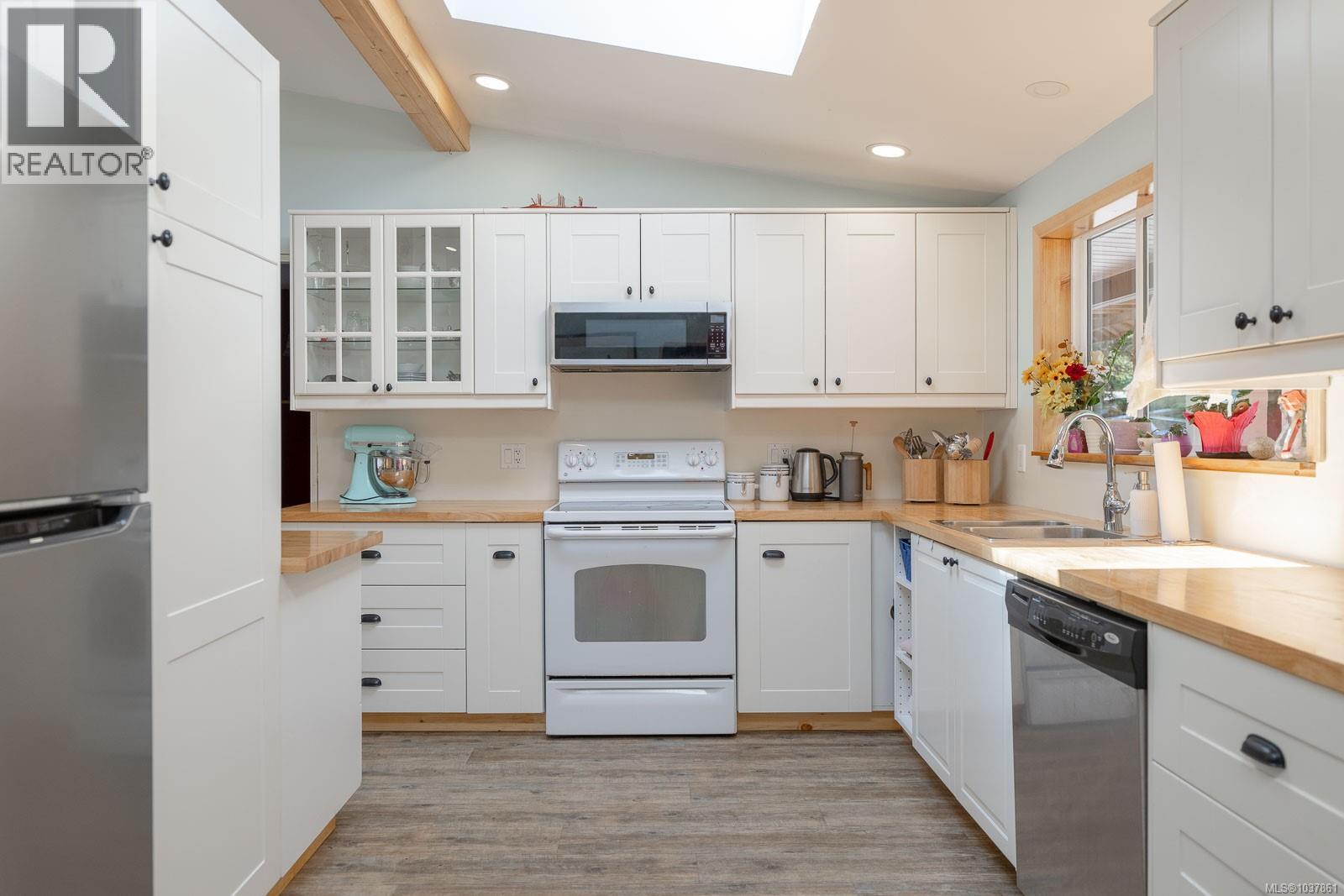 9242 Stirling Arm Dr, Port Alberni
