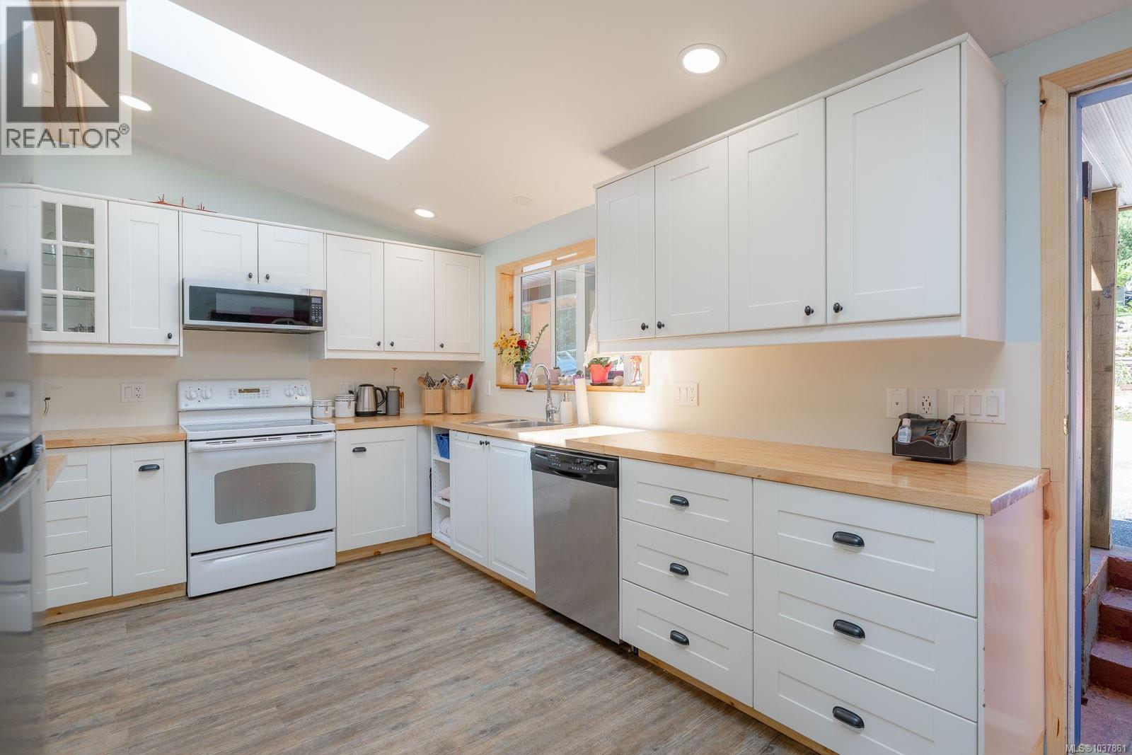 9242 Stirling Arm Dr, Port Alberni