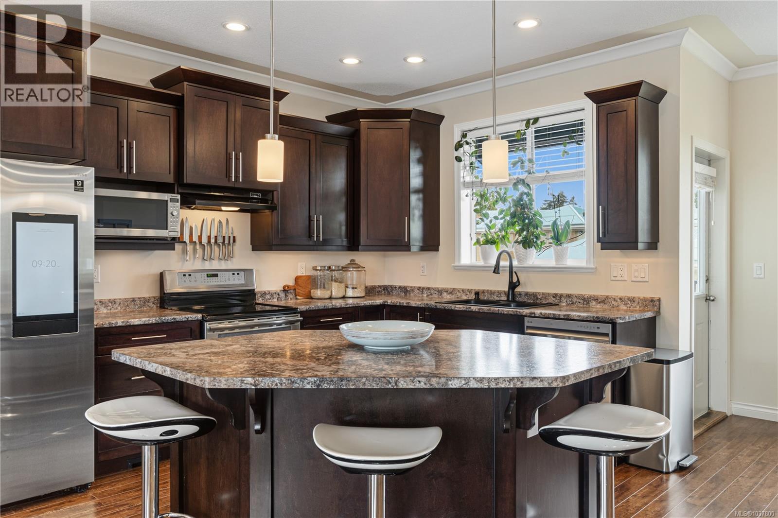 967 Sanika Close, French Creek