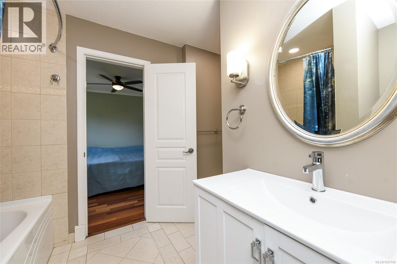 79 McGimpsey Rd, Campbell River