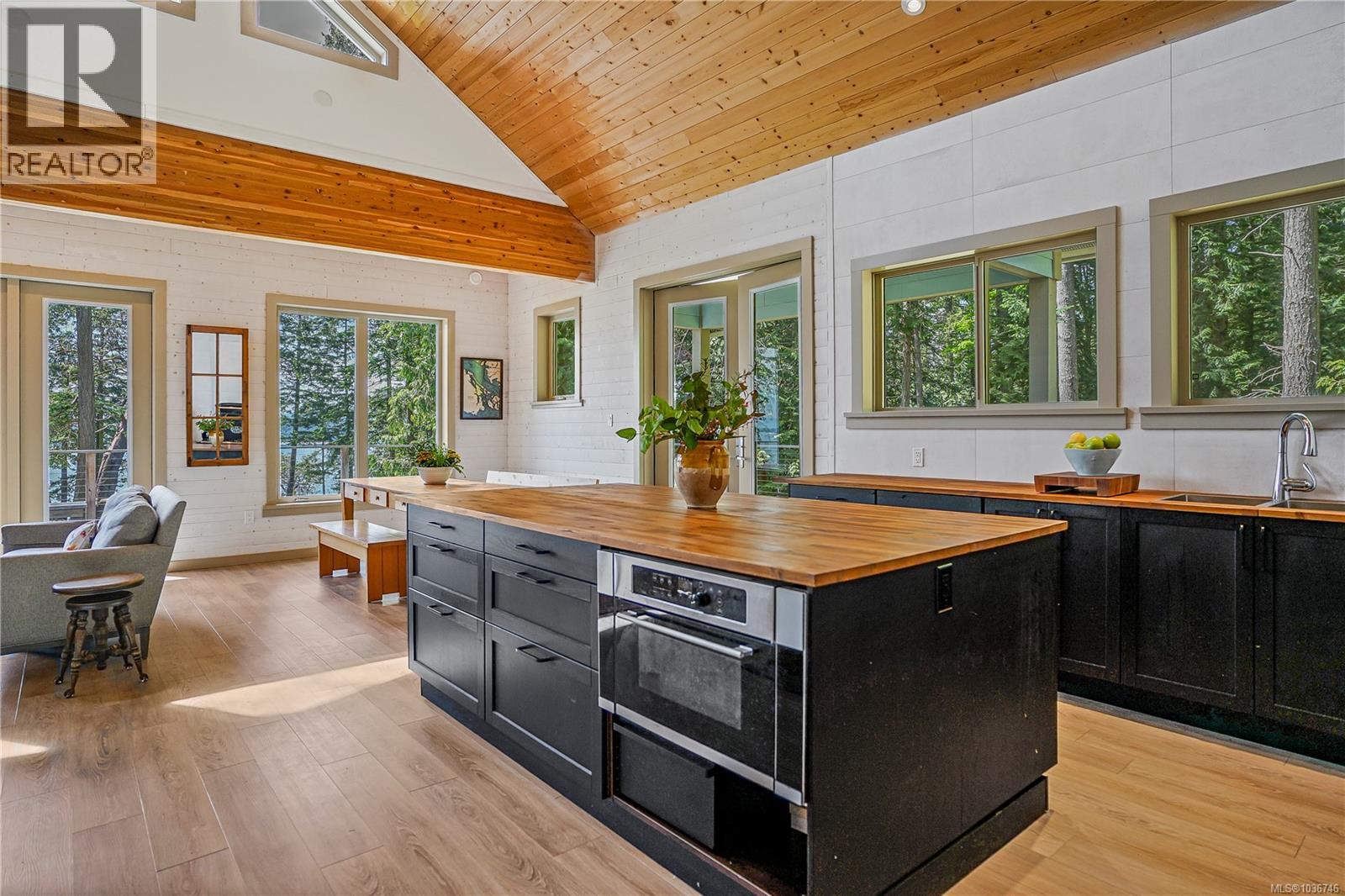  105 Mapleleaf Lane, Sidney Island