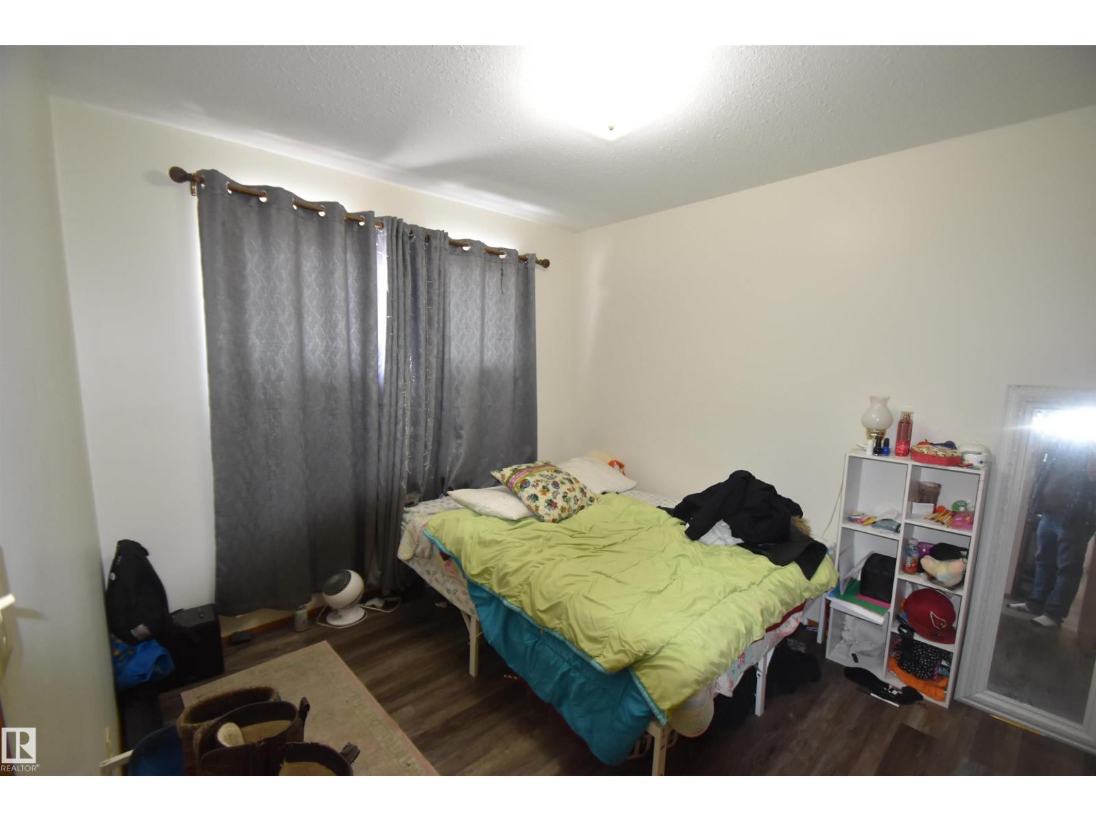 4706 45 ST - 6