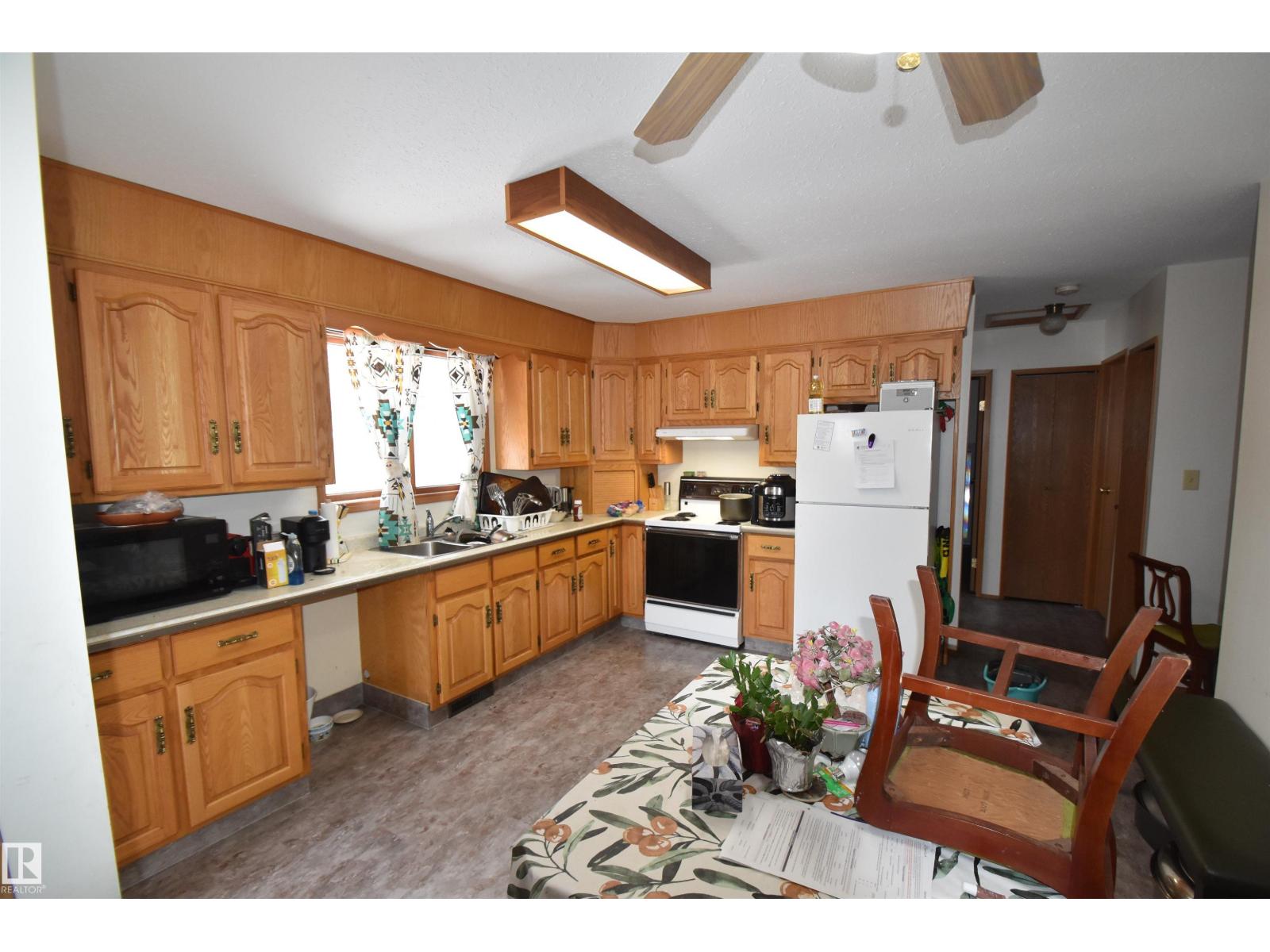 4706 45 ST - 3
