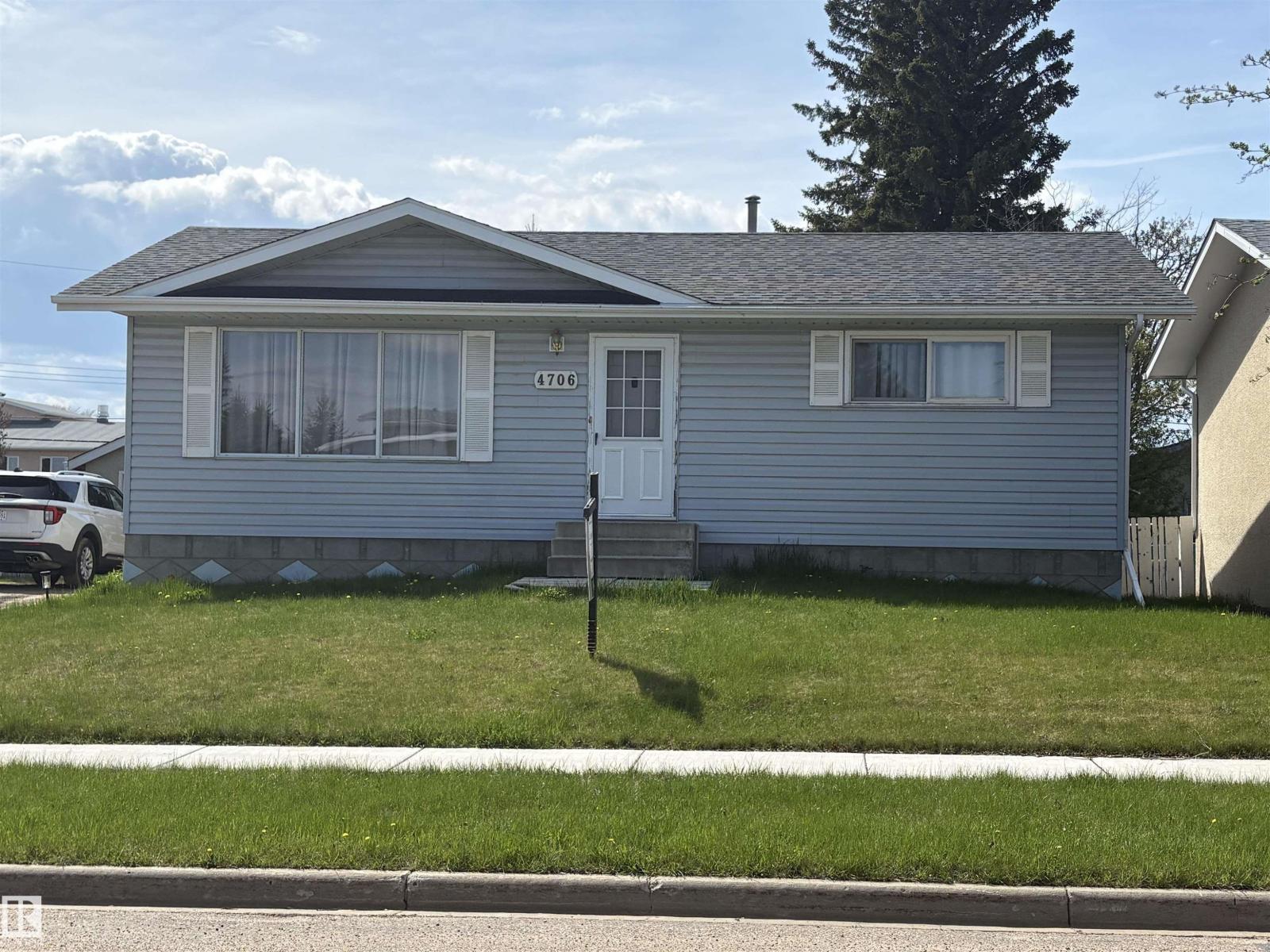 4706 45 ST - 1